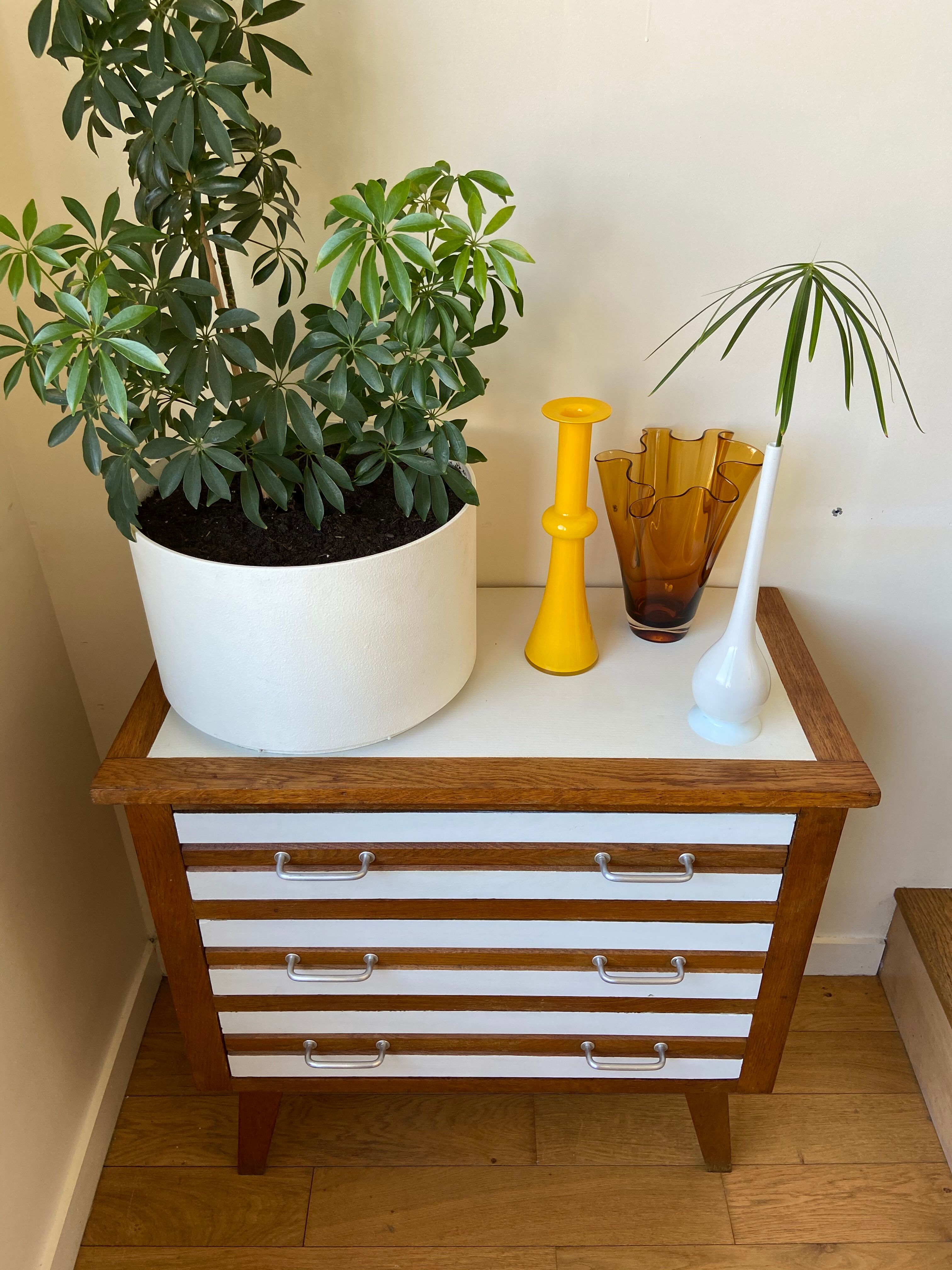 Commode en bois trois tiroirs