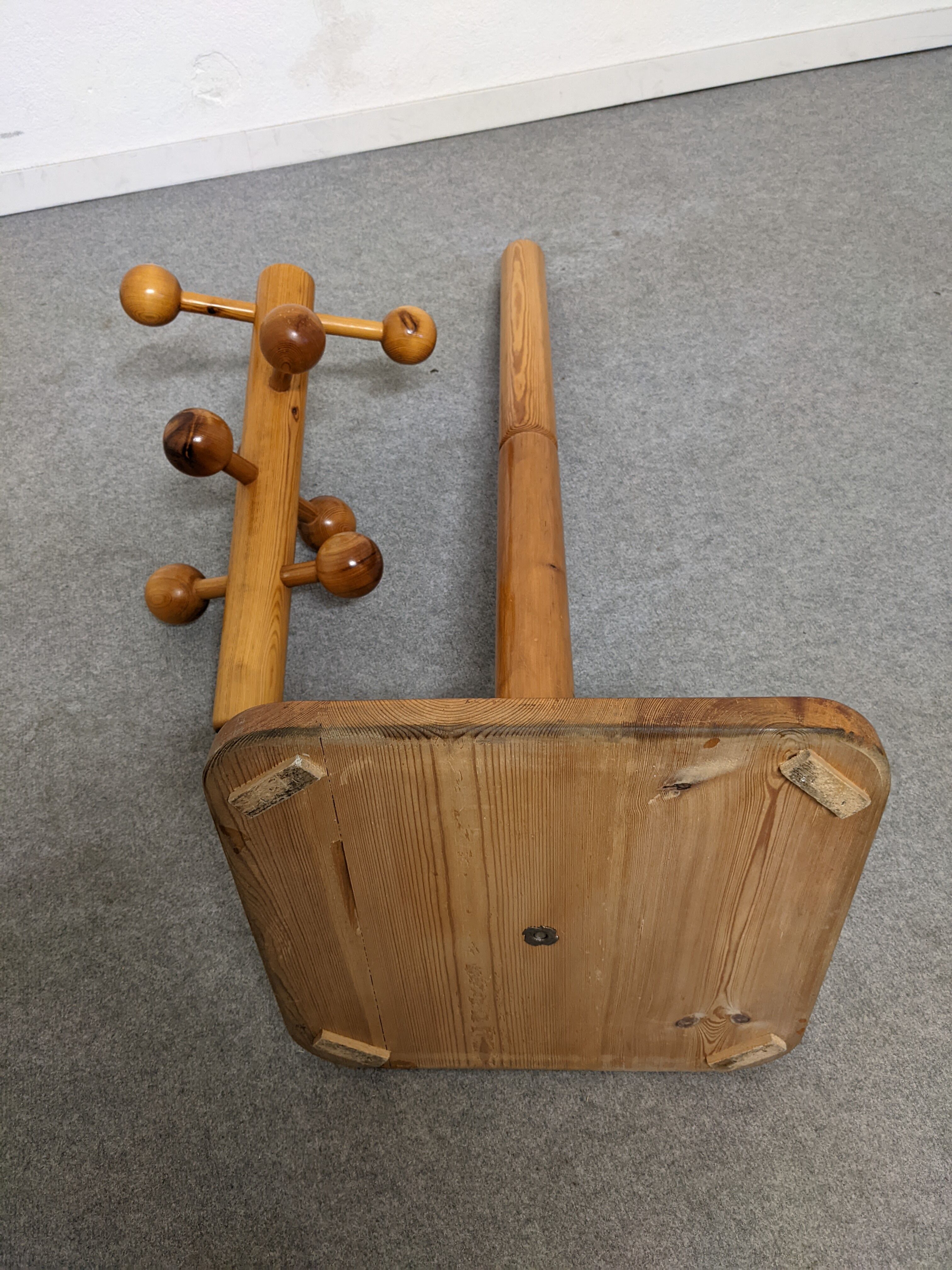 Pine parrot coat rack from the 70s