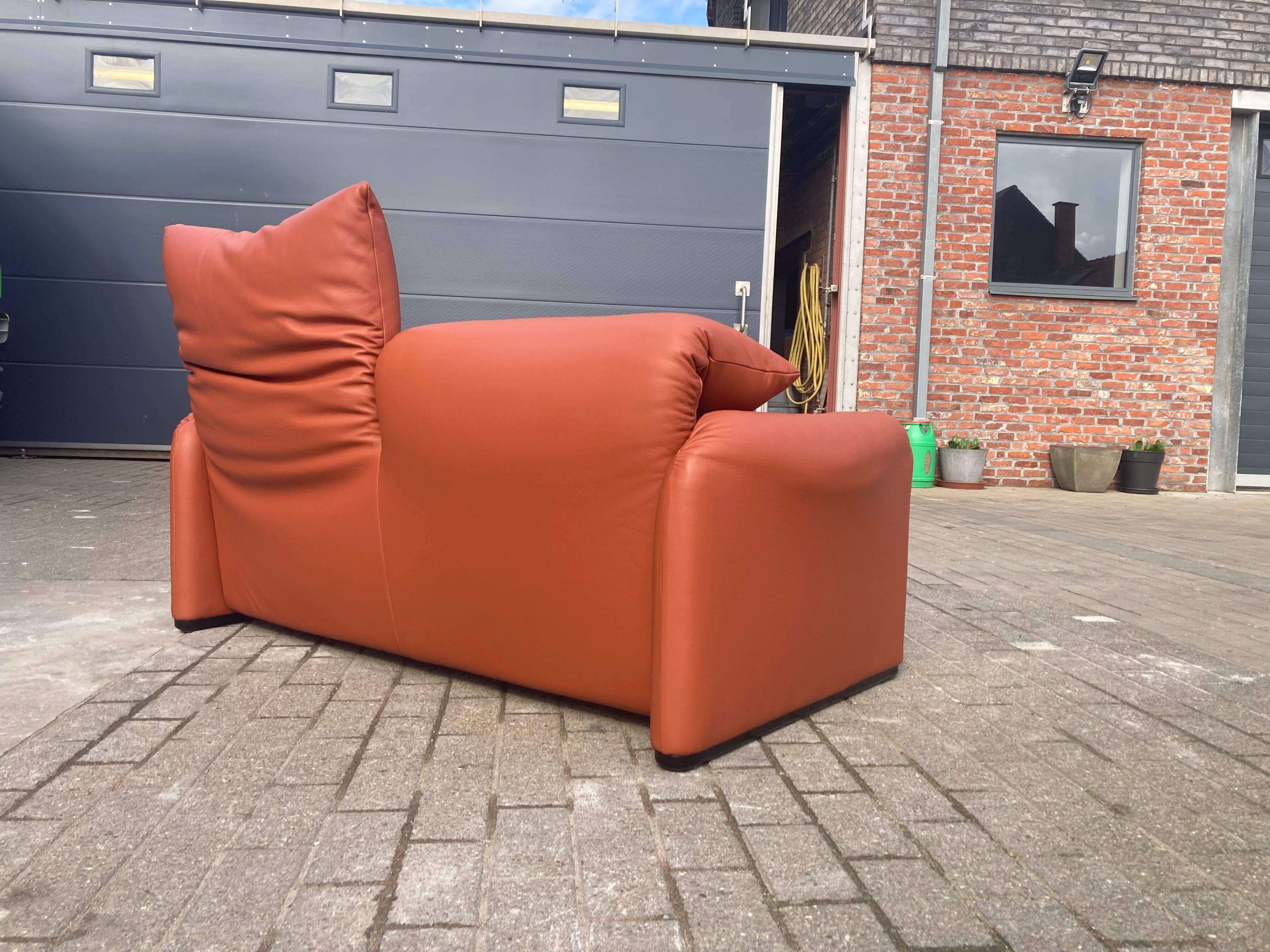 Cassina Maralunga 2seater by Vico Magistretti