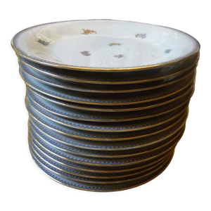 Lot de 15 assiettes en porcelaine