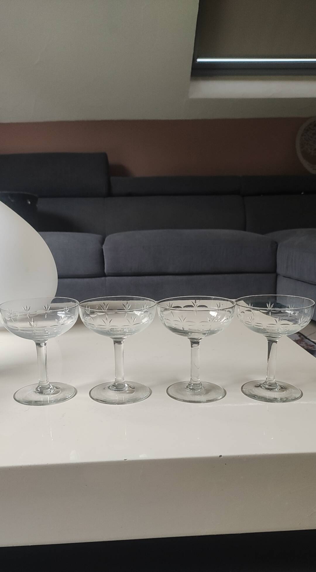 Lot of 4 Art Deco champagne coupes / Verreries de Doyen. Half crystal.
