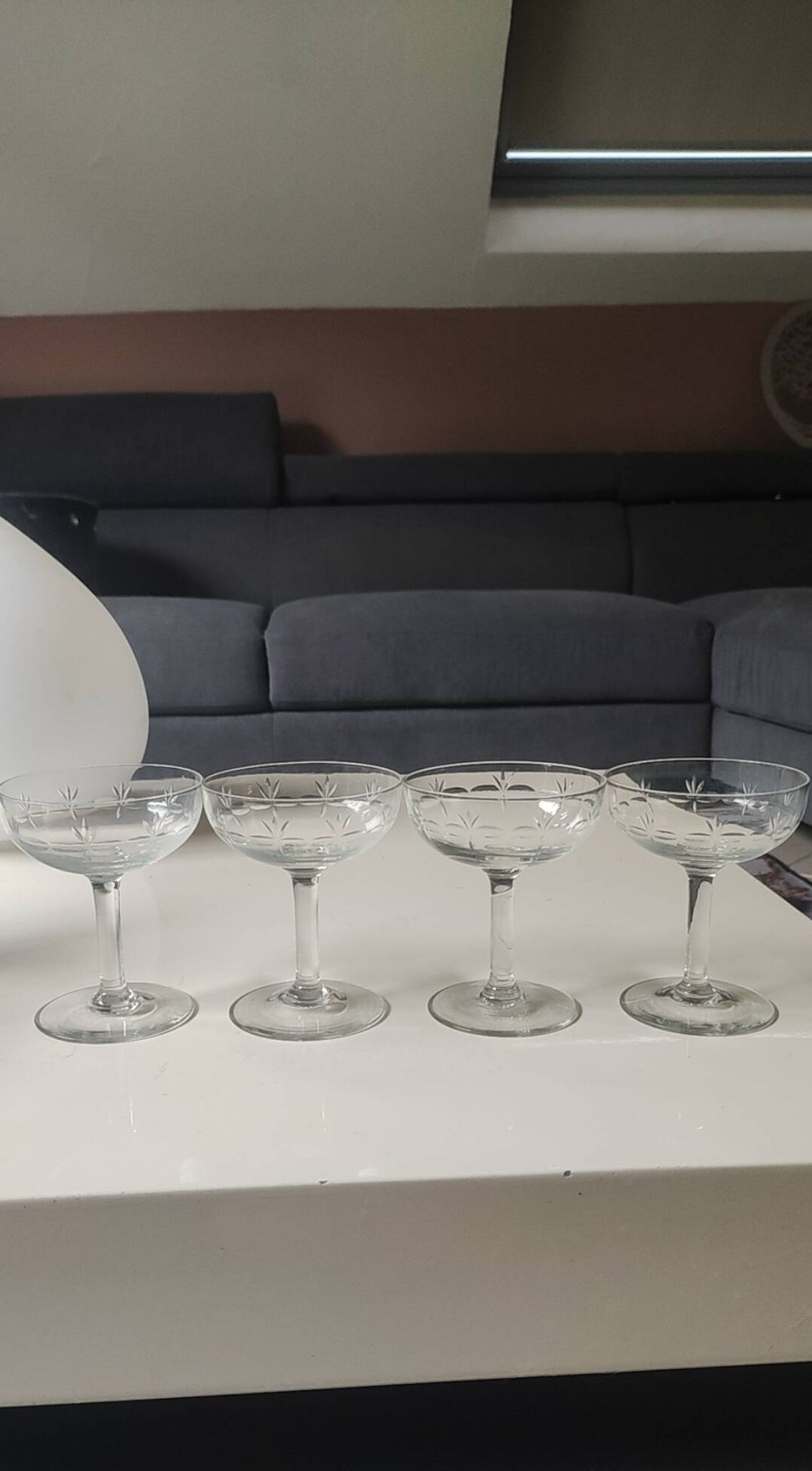 Lot of 4 Art Deco champagne coupes / Verreries de Doyen. Half crystal.