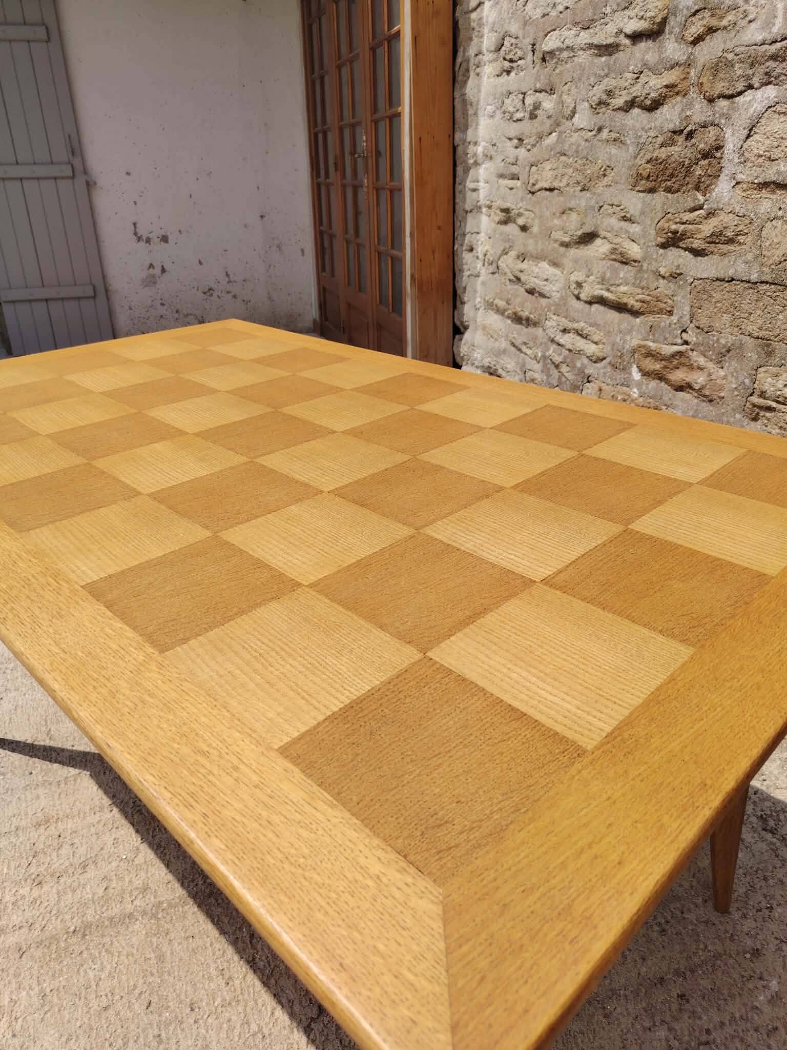 Table en placage chêne damier pied en épingle des année 70