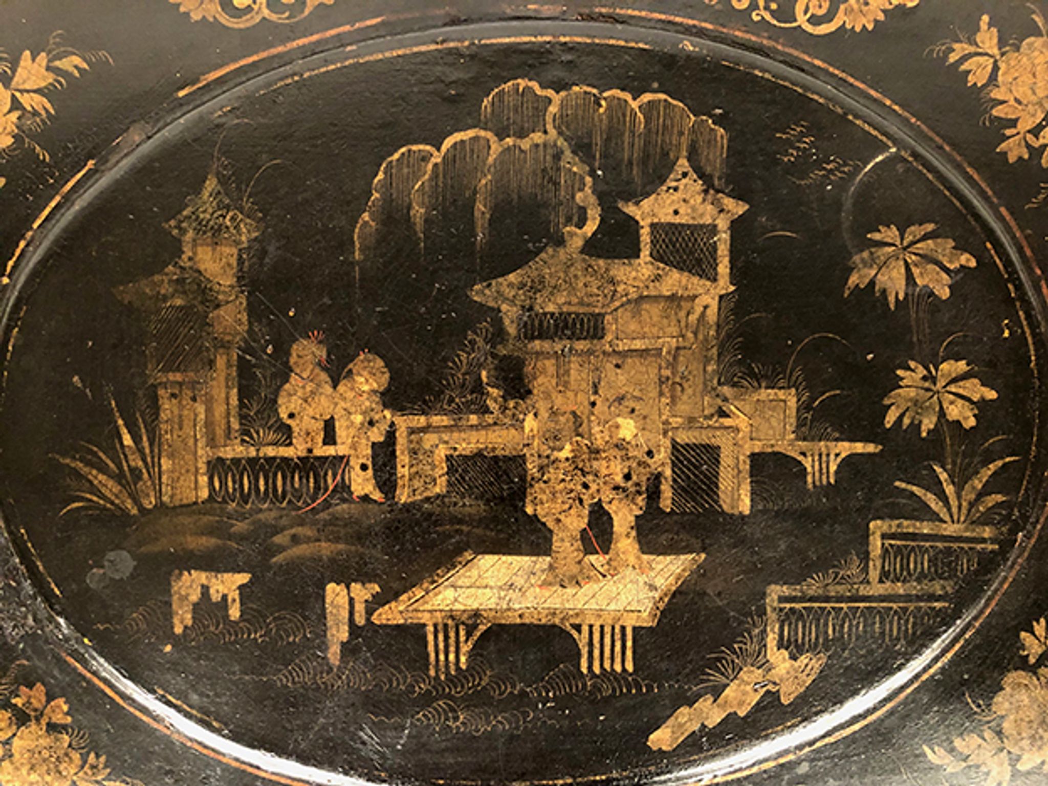Worker Napoleon III, black lacquered wood with Asian decoration painted gold