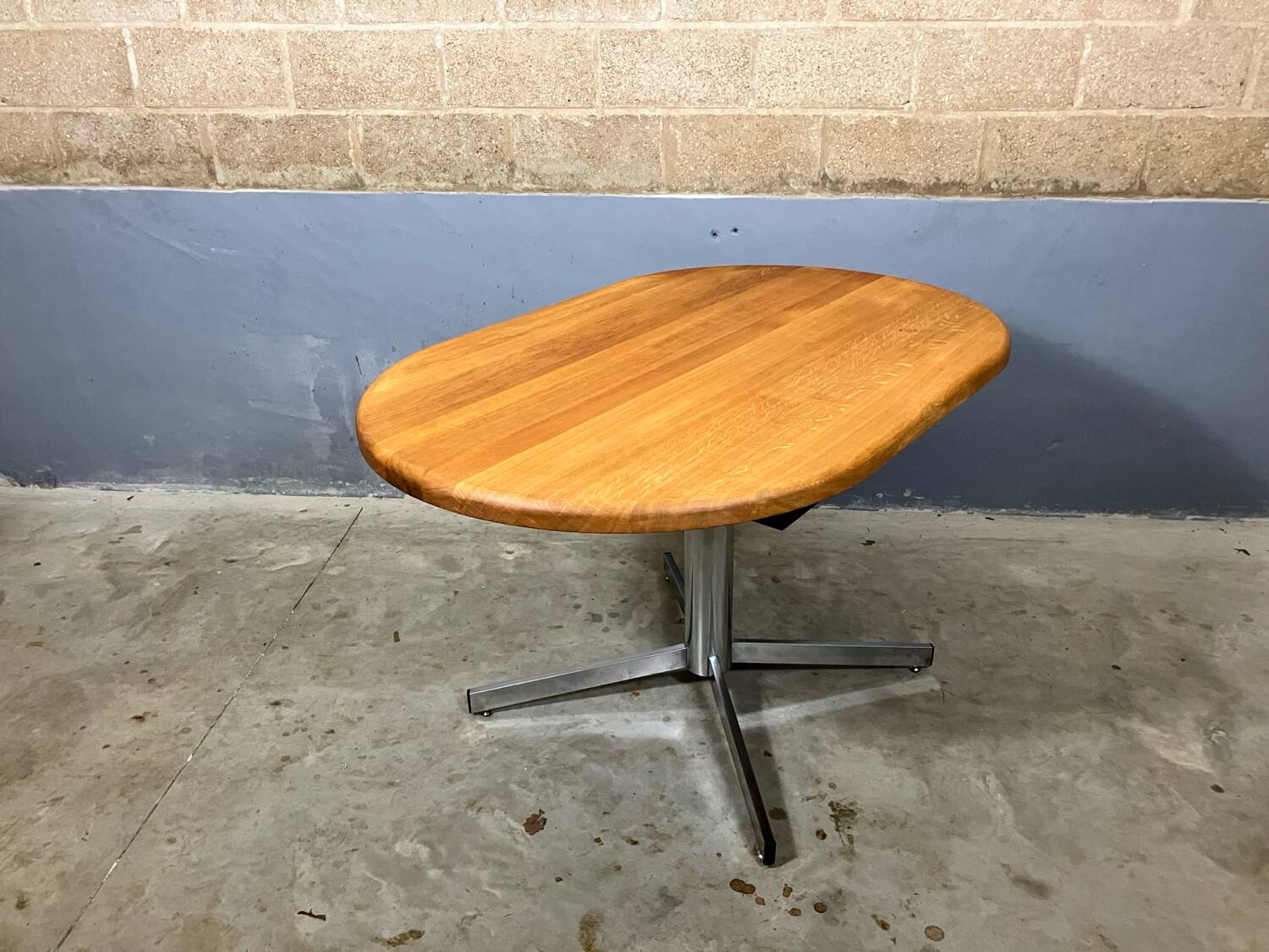 Table à manger ovale bureau chêne chromé
