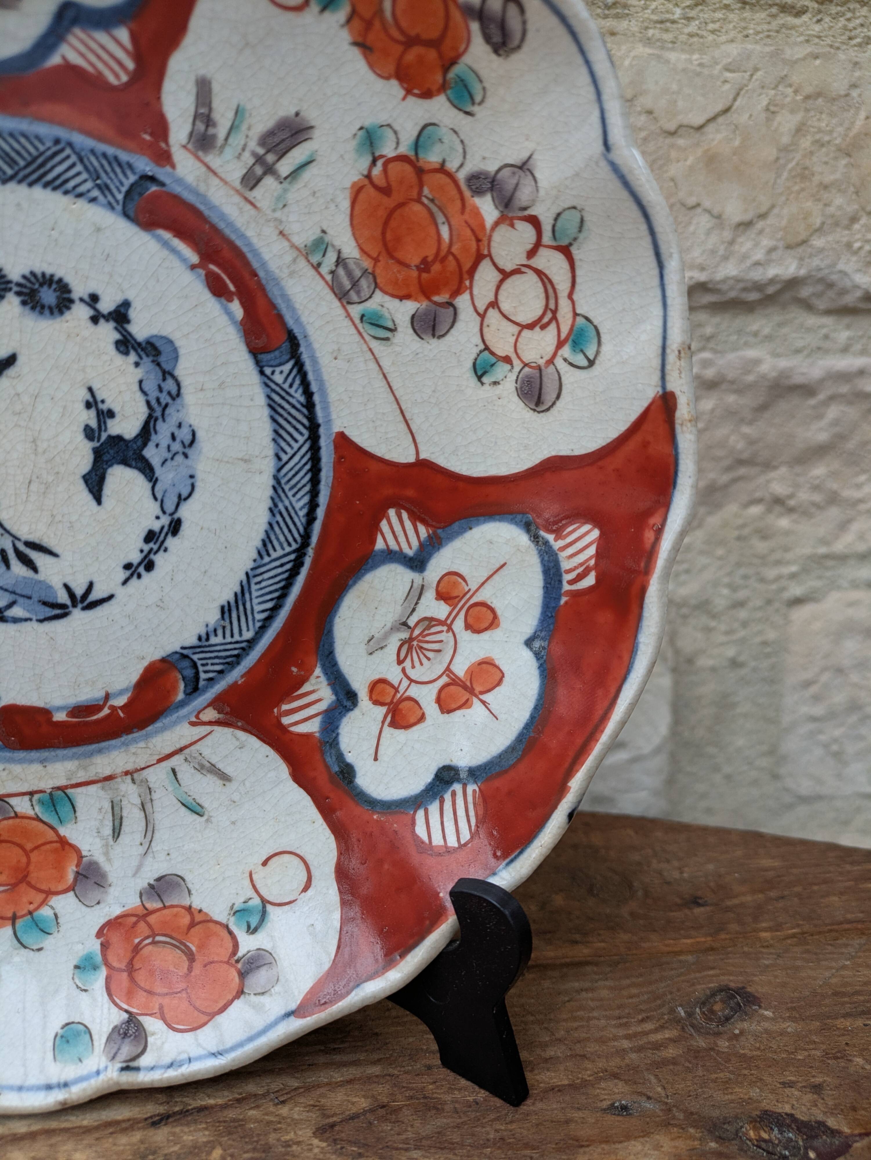 Antique Imari deep plate with red and blue floral decoration, 21.5cm.