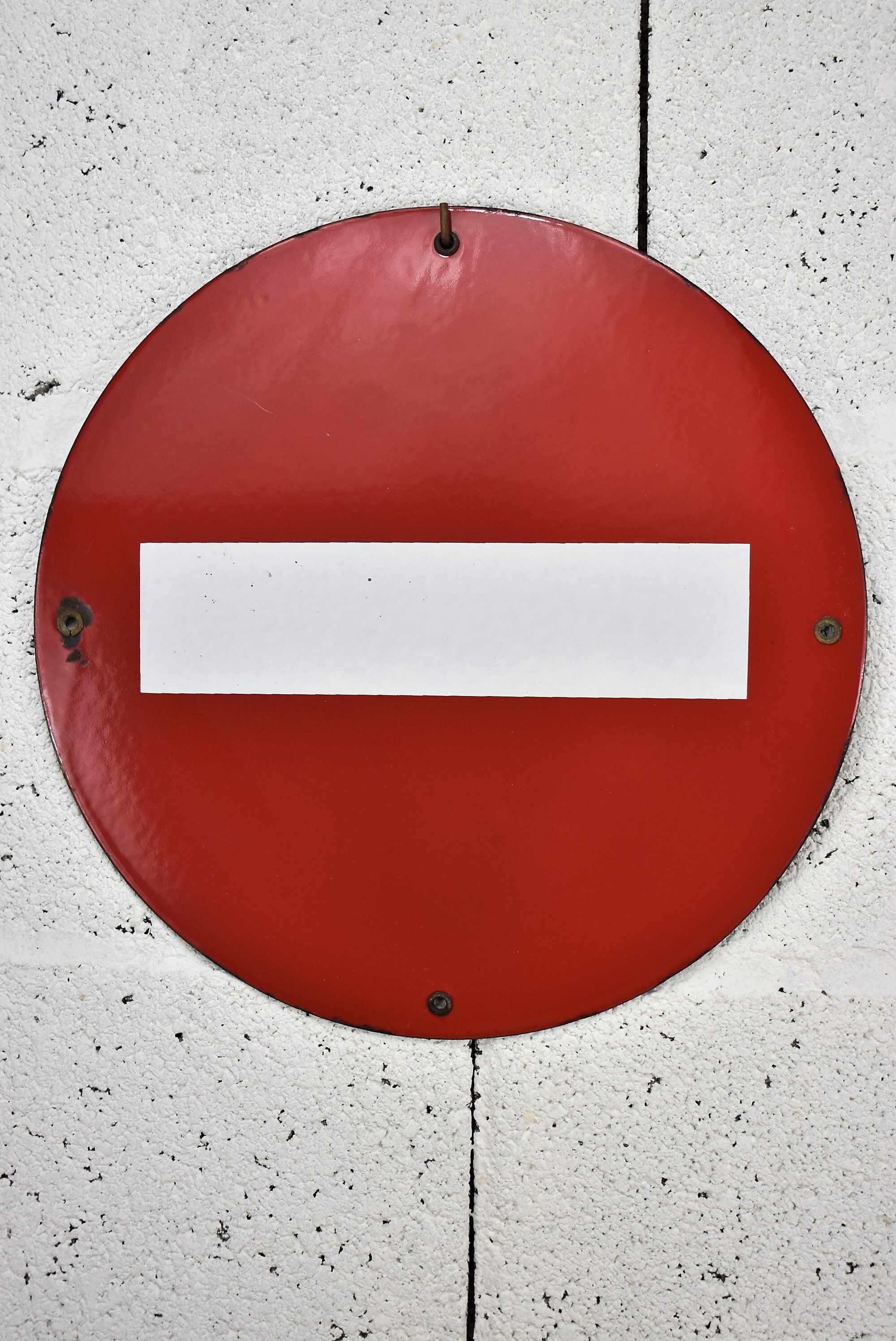 Enamelled forbidden direction panel