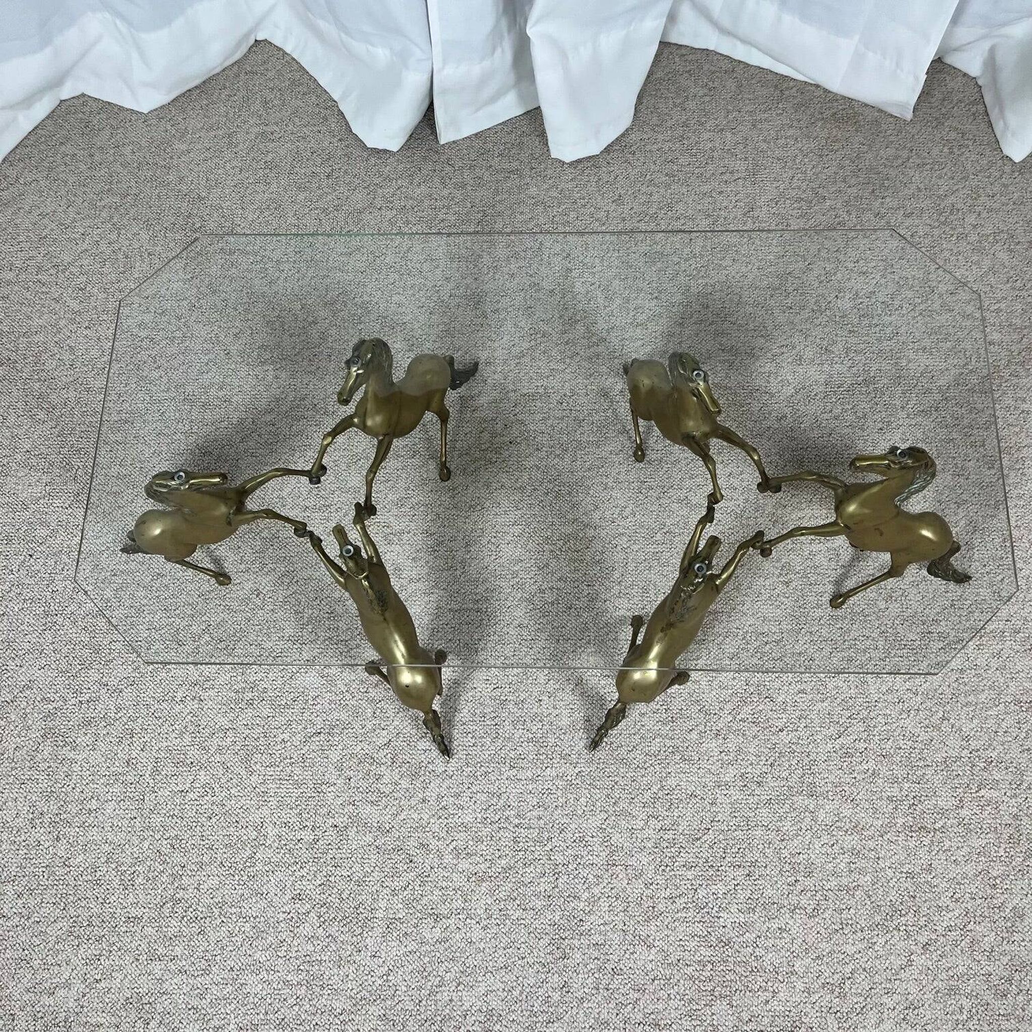 Hollywood Regency style coffee table, 6 patinated brass horses and glass top, 1970.