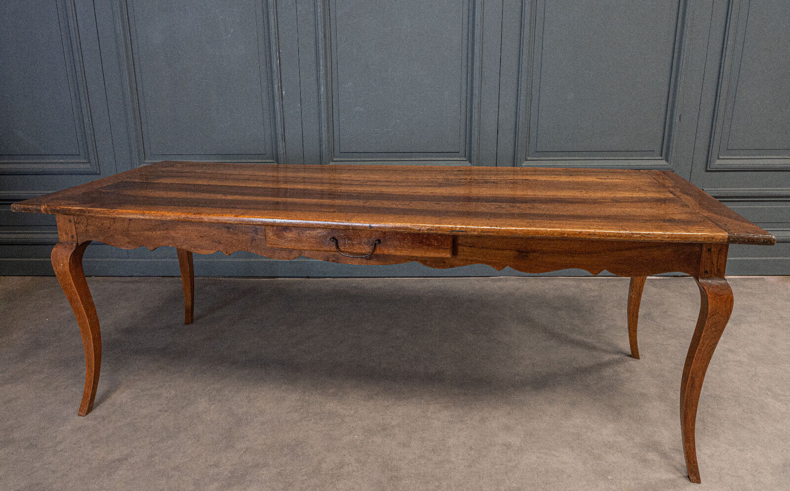 Farmhouse table walnut legs deer early nineteenth 1 drawer 208 cm