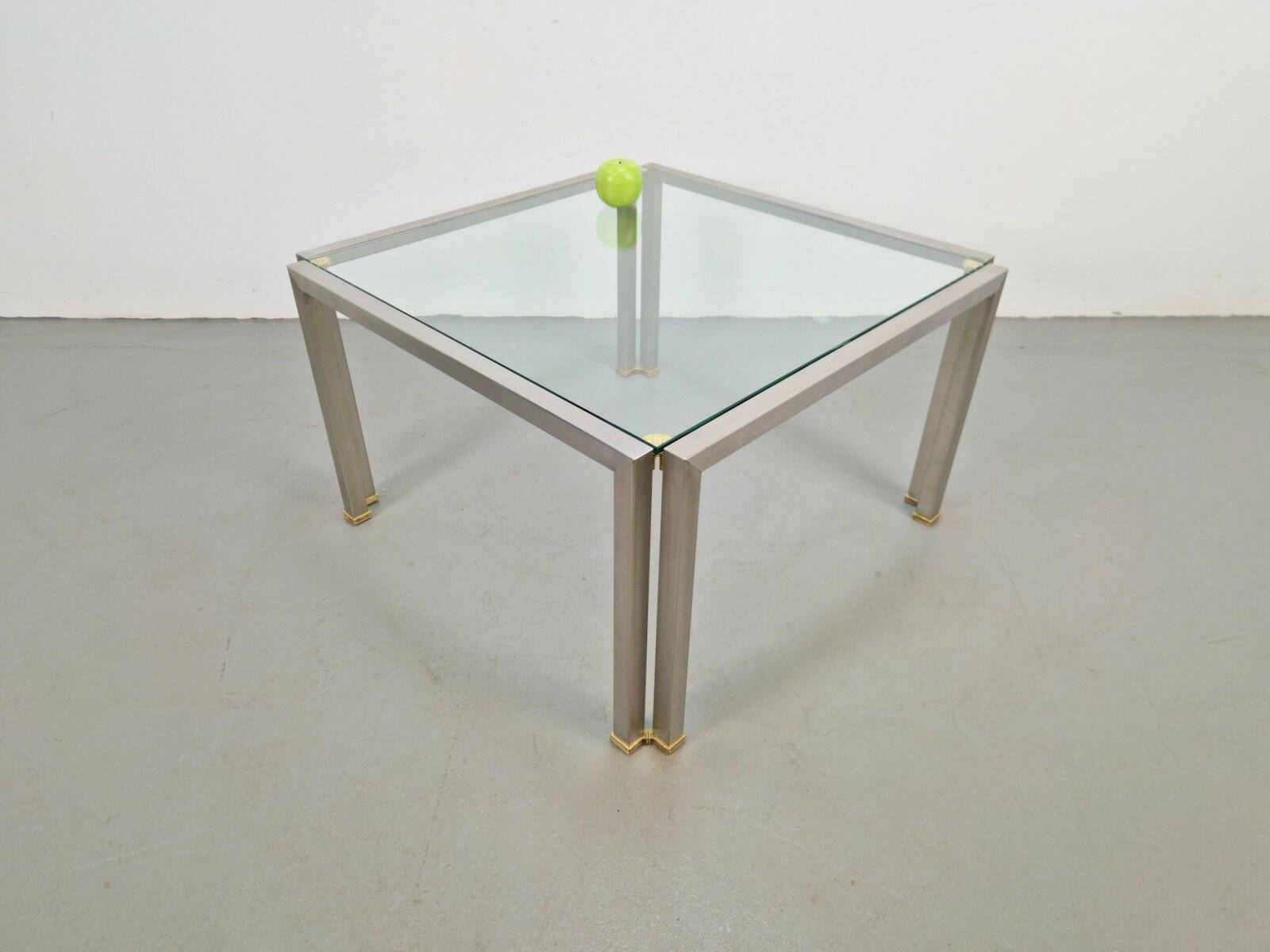 Table basse Regency T28 en laiton et verre de Peter Ghyczy, années 1970