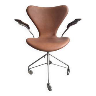 Arne Jacobsen 3217 desk chair Fritz Hansen
