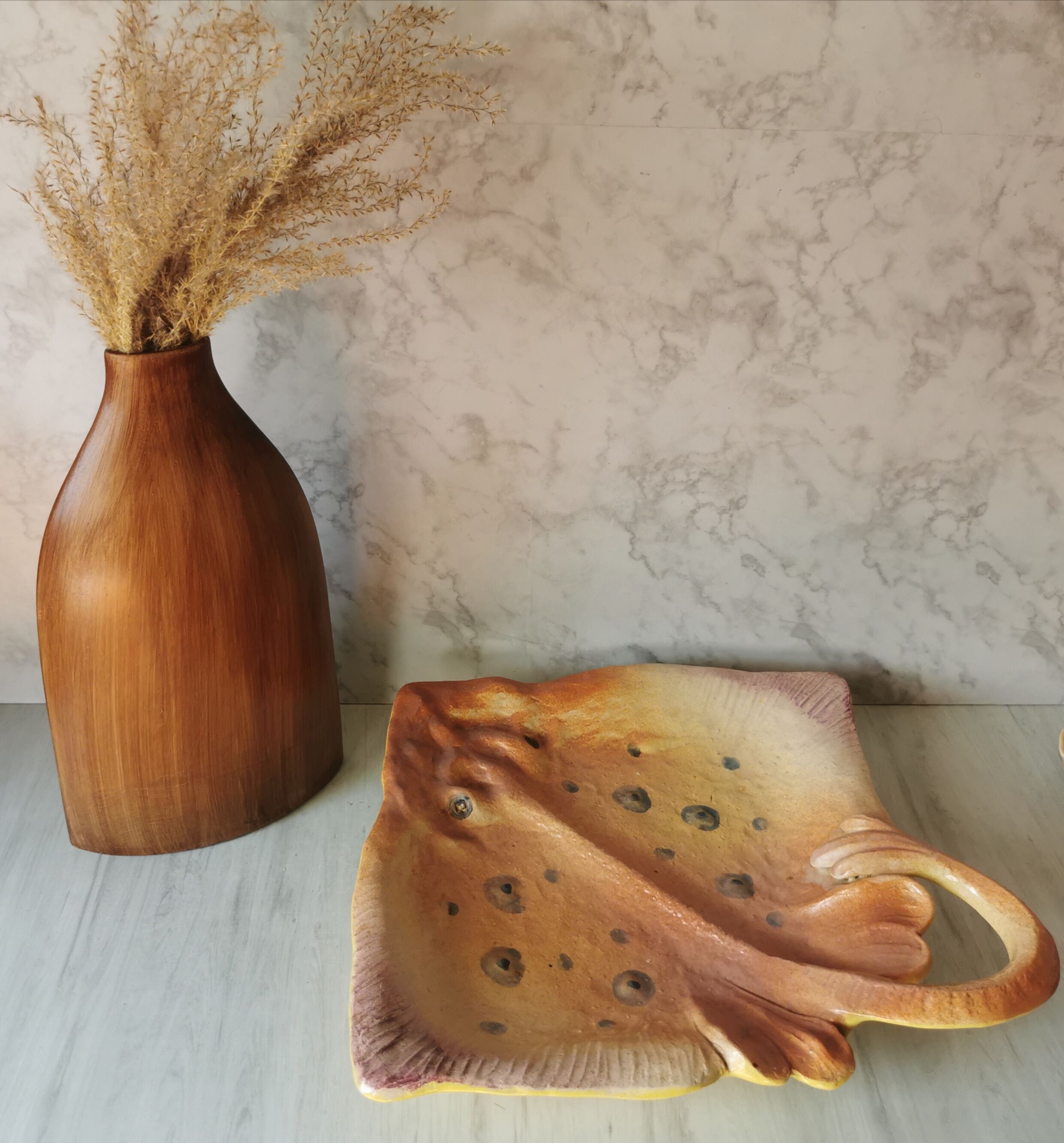 Zoomorphic dish ray