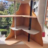 Memphis style designer corner shelf (80s)