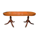 Coffee table in Cherry and magnifying glass to drown