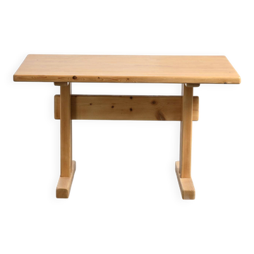 Table en pin massif, Les Arcs, France.