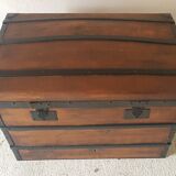 Curved travel trunk