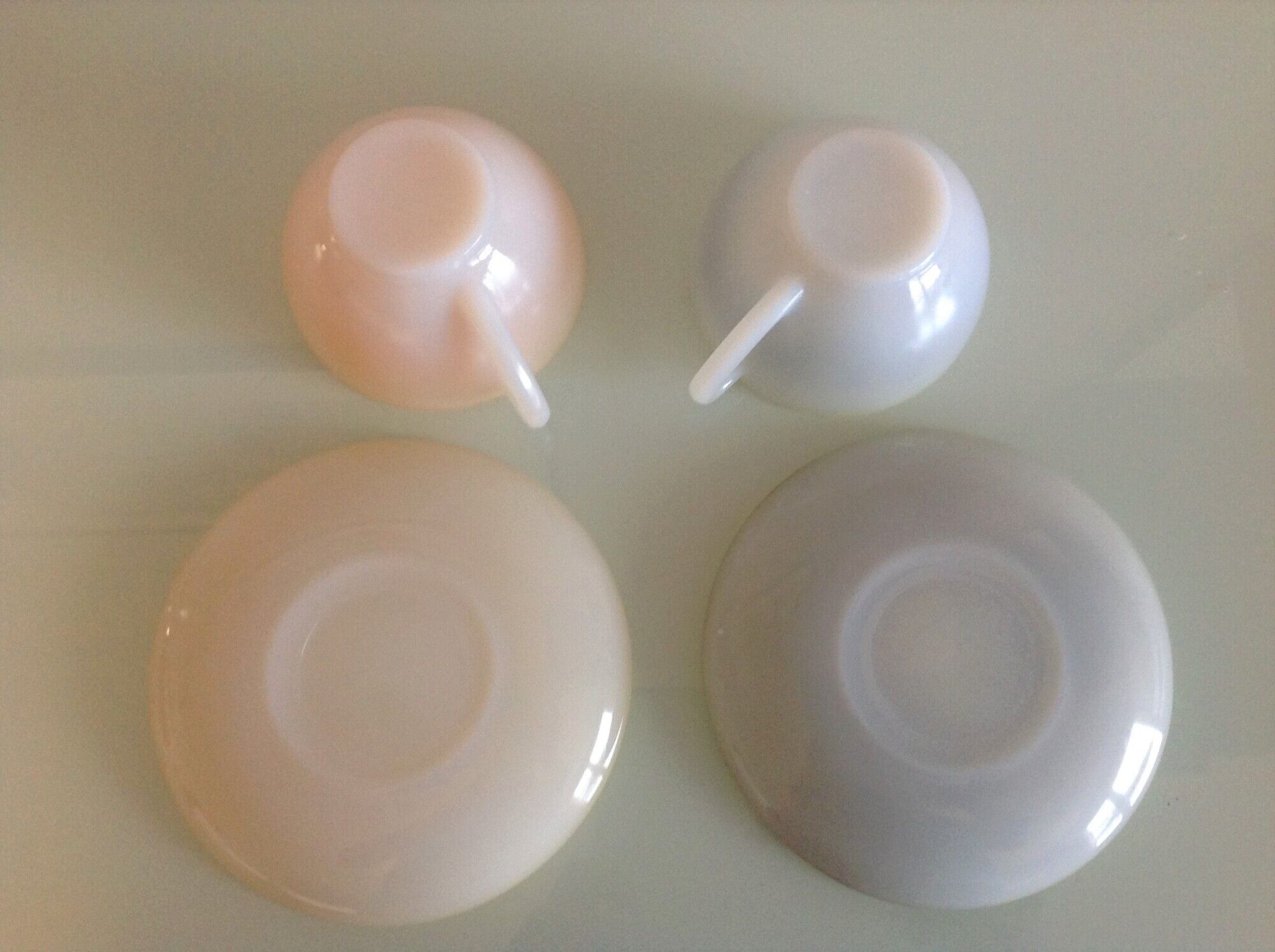 Pair of polychrome opaline cups by Arcopal / vintage 60s-70s