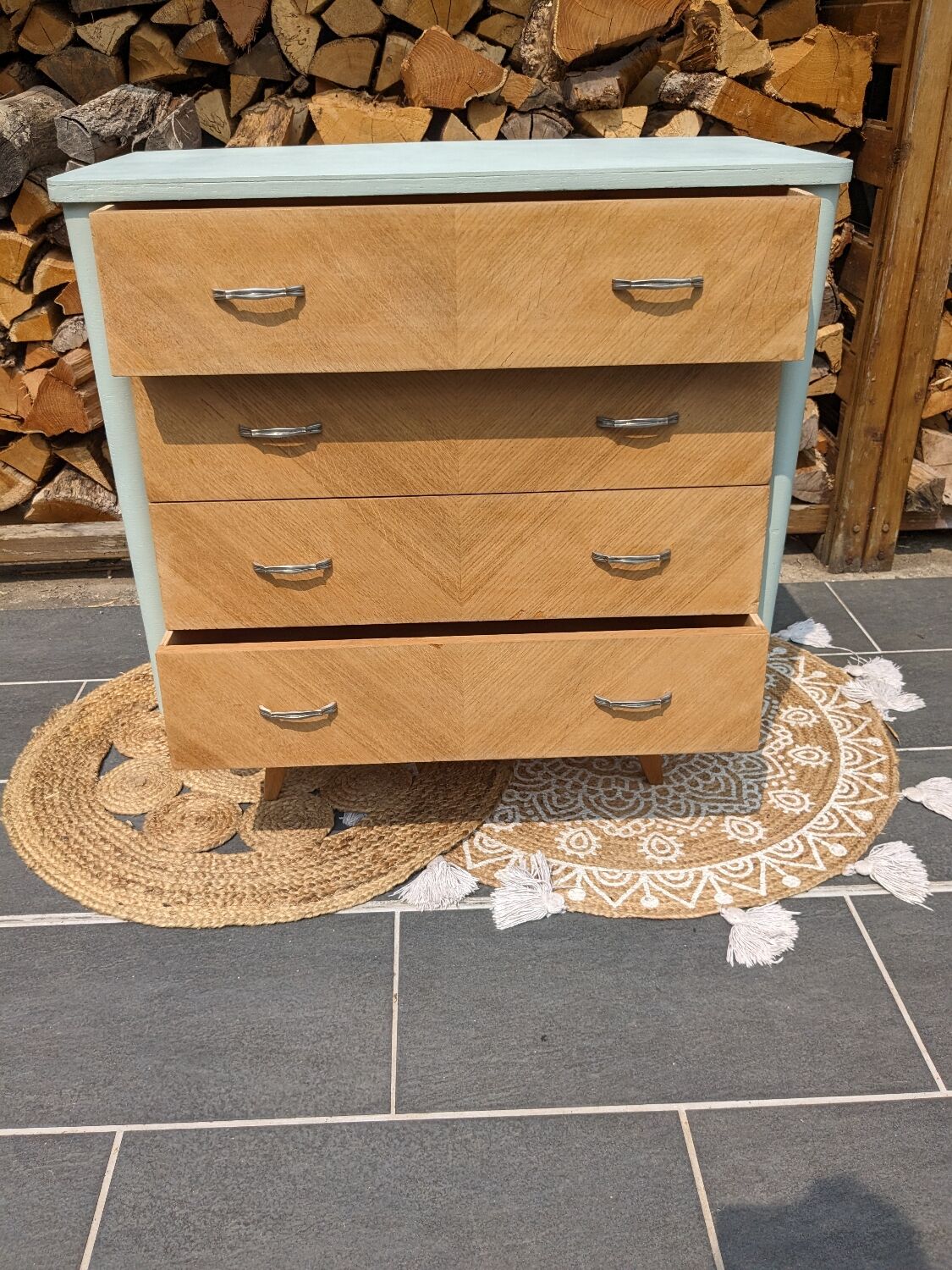 Commode scandinave pieds compas