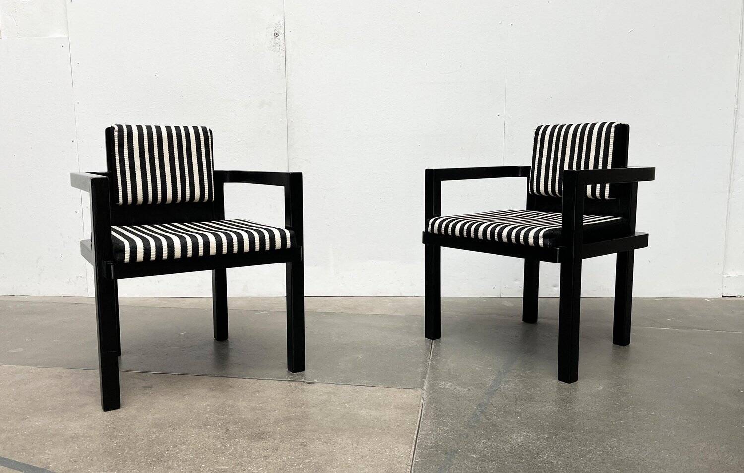 Set of German armchairs model D51 Fagus with Bauhaus patterned cushion by Walter Gropius for Tecta.