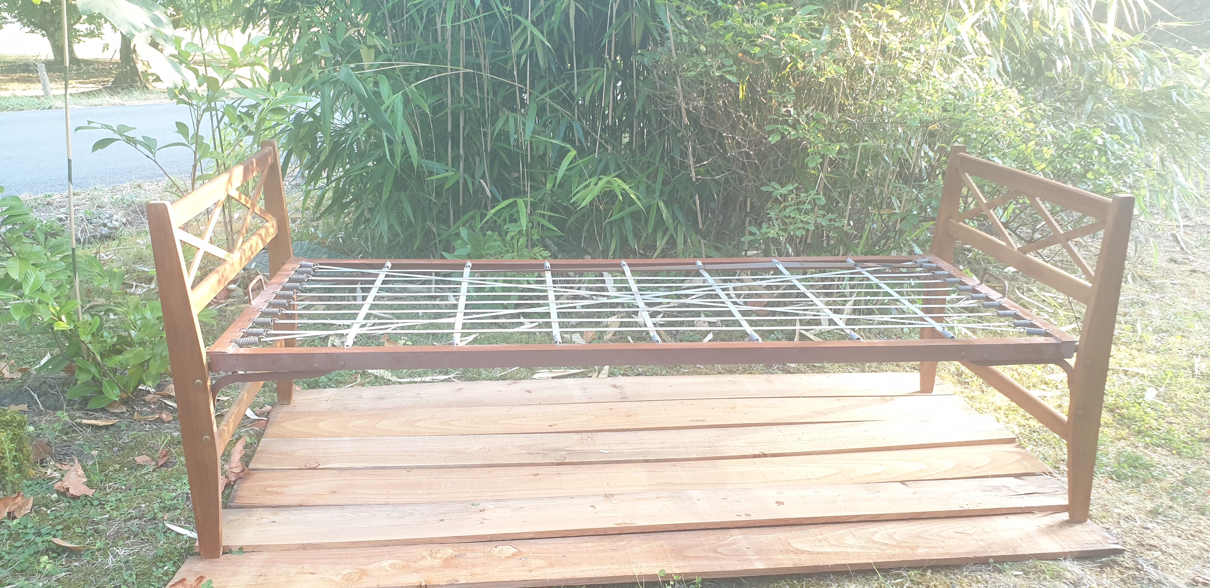 Daybed foldable crossbed bed