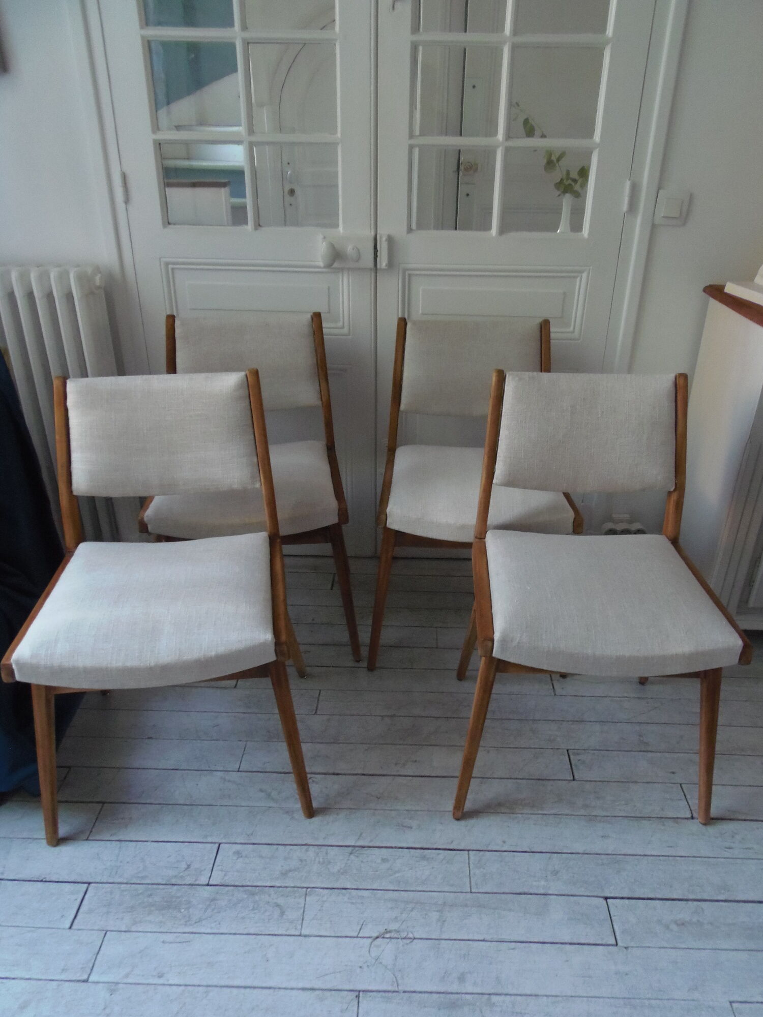 Series of 4 vintage chairs from the 50s in beech