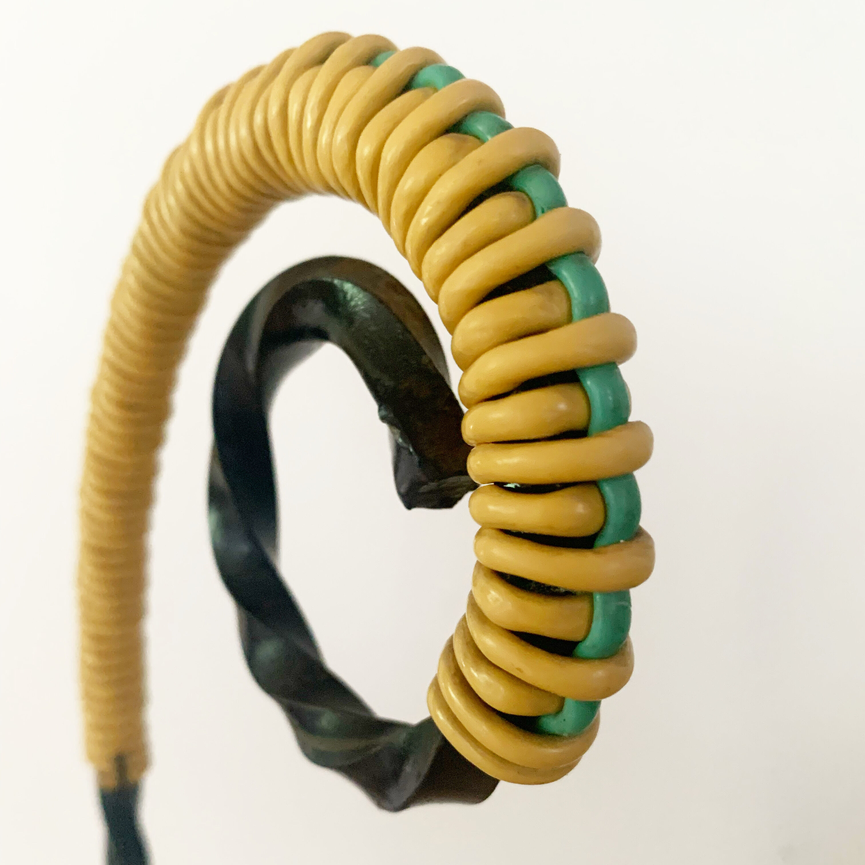 Wrought iron umbrella holder and scoubidou wires