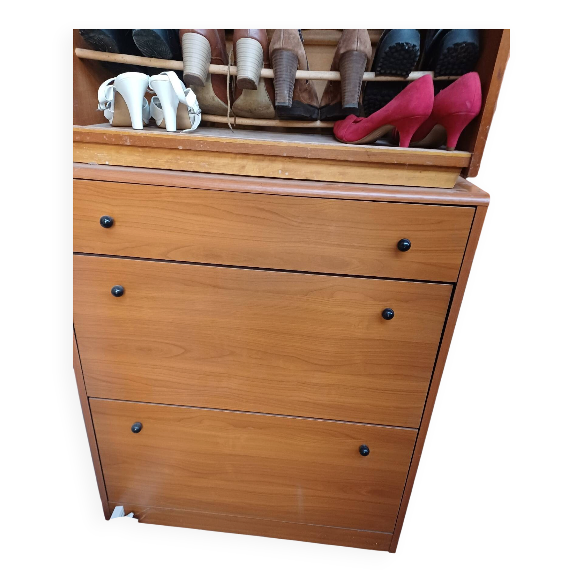 Shoe cabinet