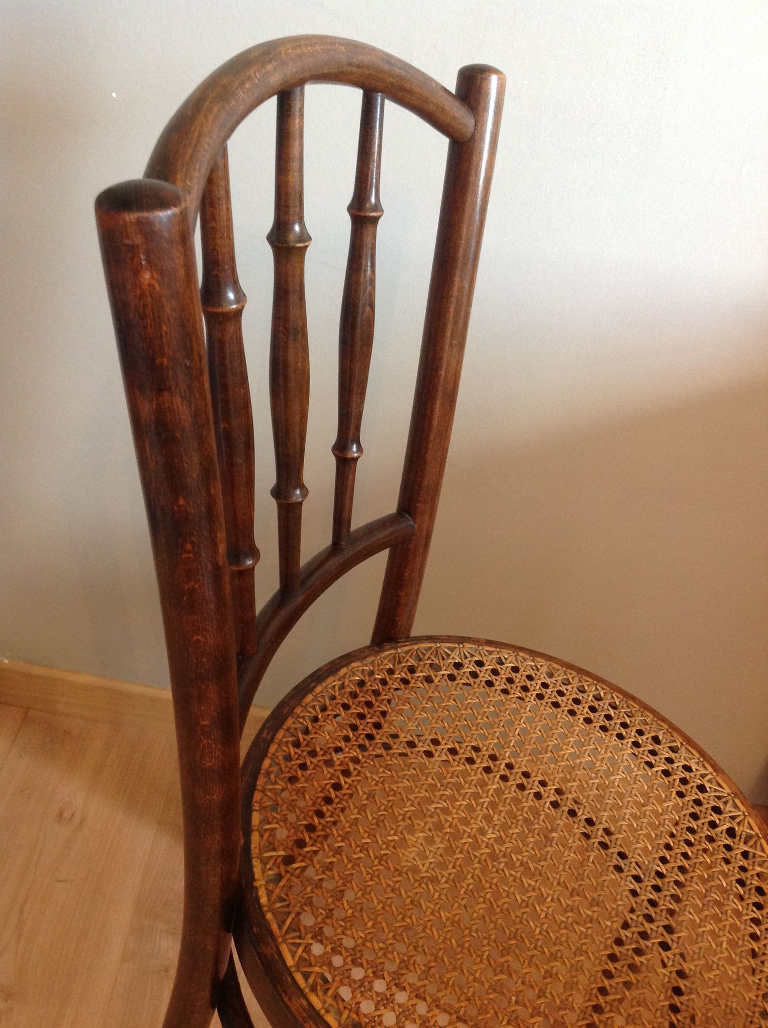 Chaise bistrot Fischel avec assise cannée vintage années 20/40