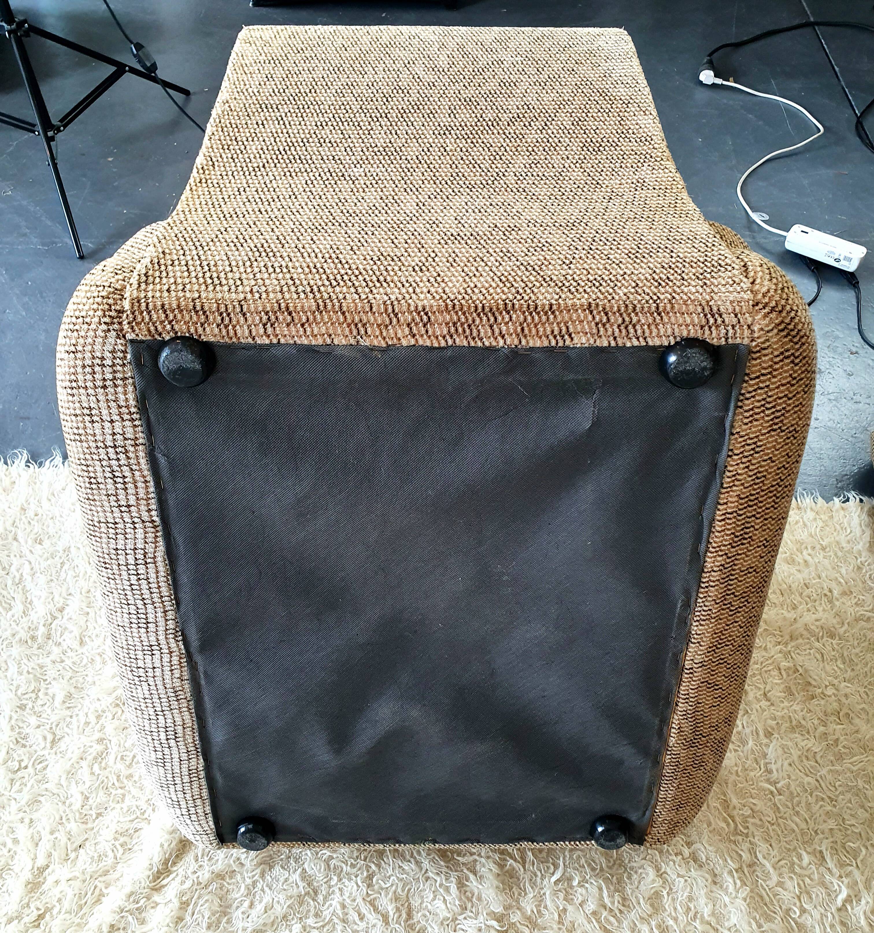 Vintage velvet armchair armrests fins