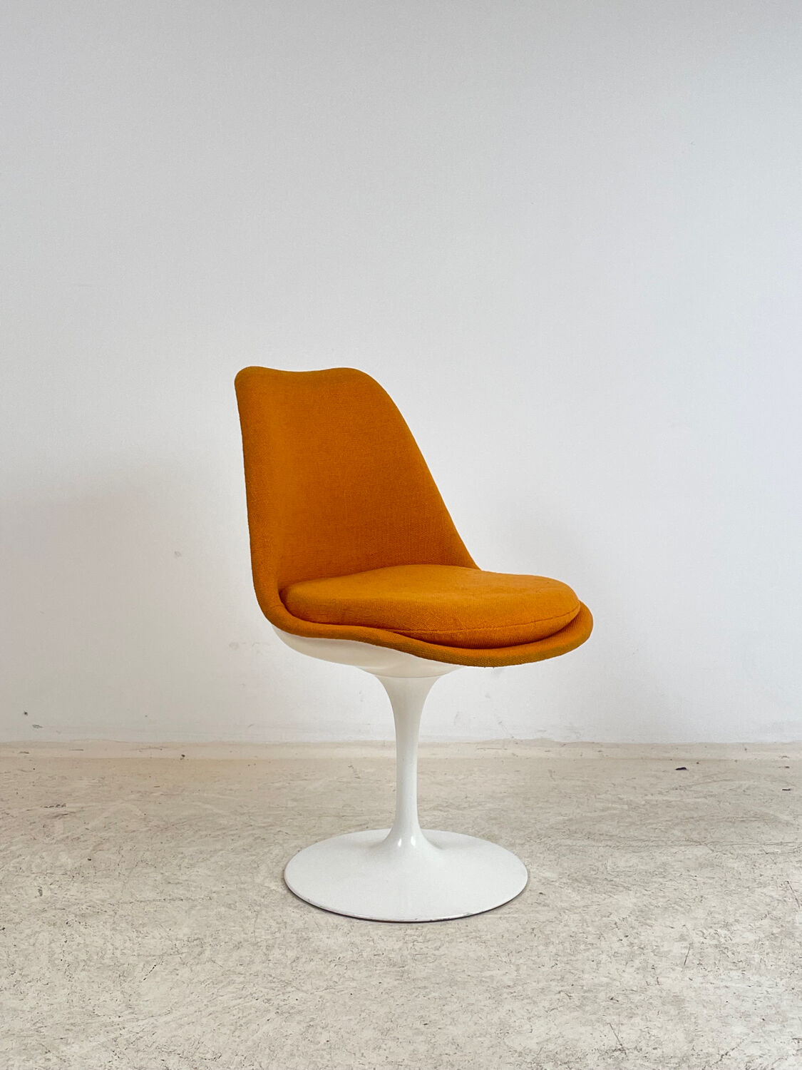 Tulip chair by Eero Saarinen Knoll international 1970