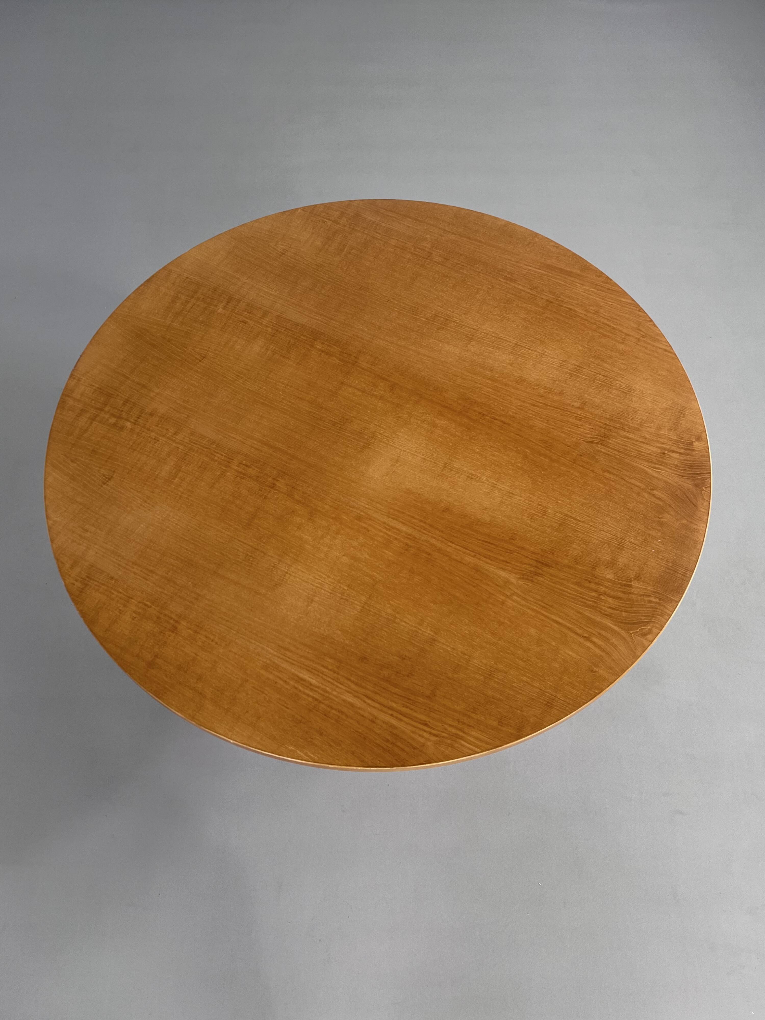 Italian design round table in wood and rattan