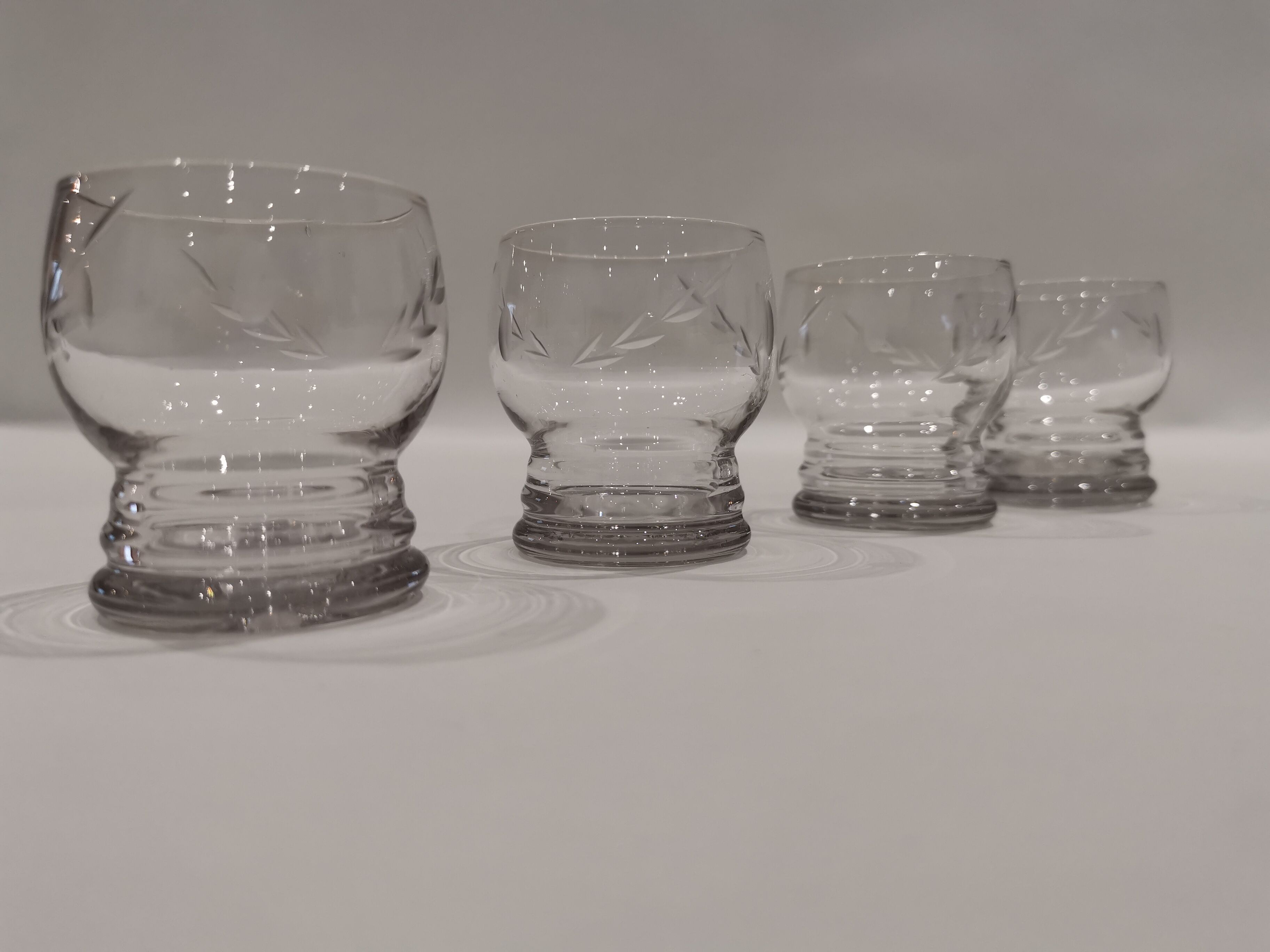 4 small liquor glasses shape engraved ball "ear of wheat"