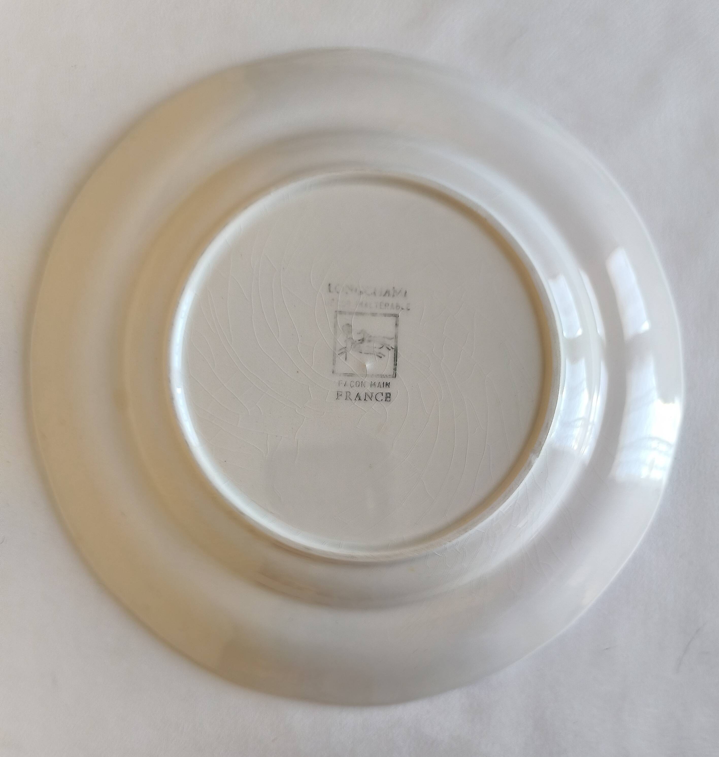 Lonchamp plate with pilgrim decoration