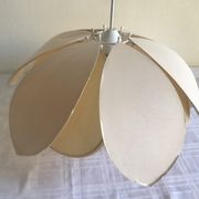 Suspension flower petals