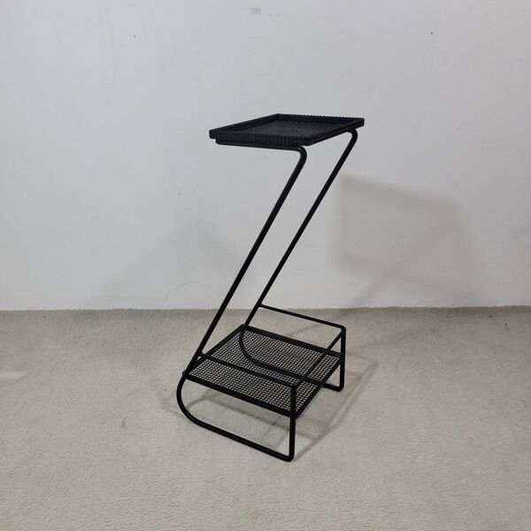 Meuble ou table d'appoint en métal perforé laqué noir années 1950
