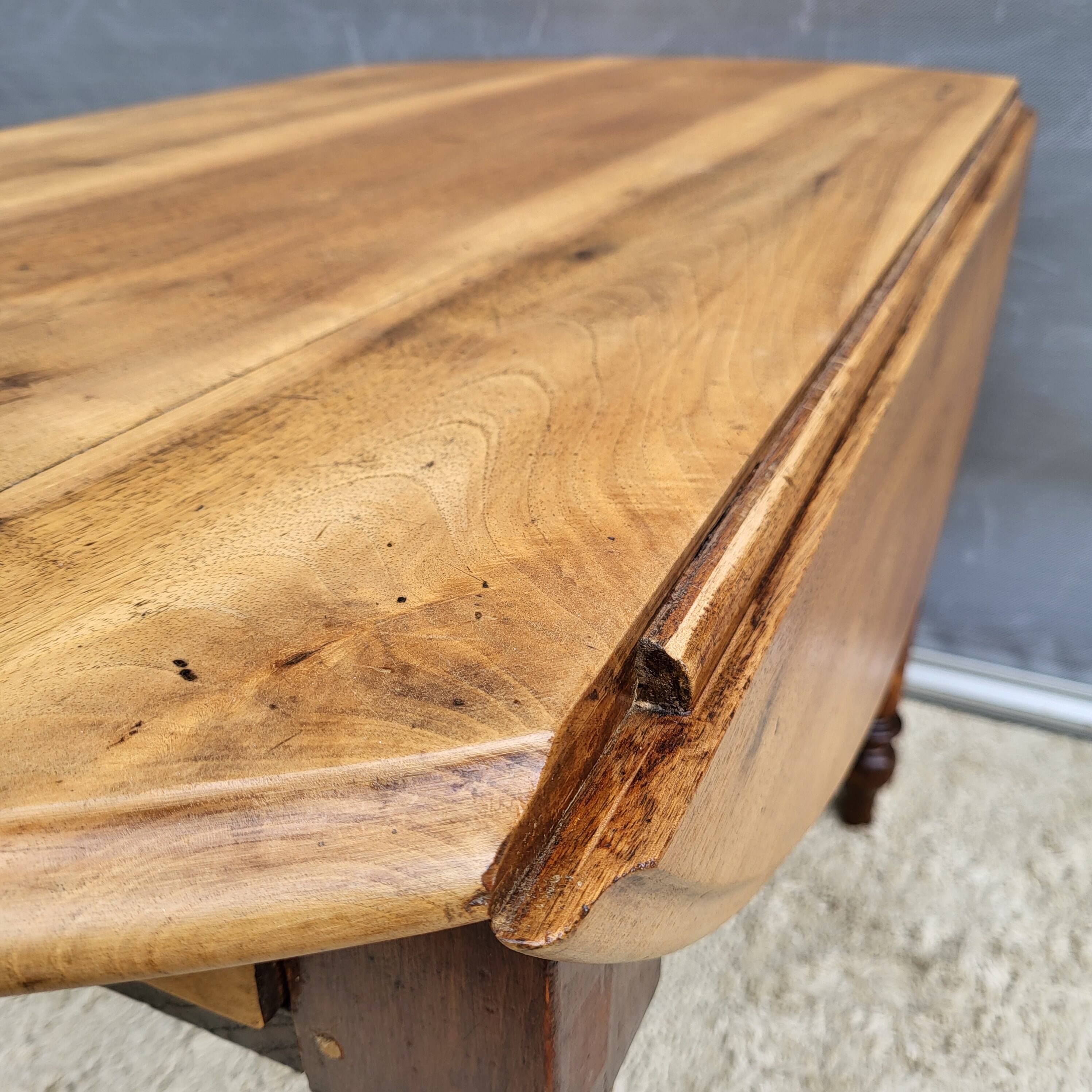 Table XIXth in Elm and Cherry: The Louis-Philippe Elegance