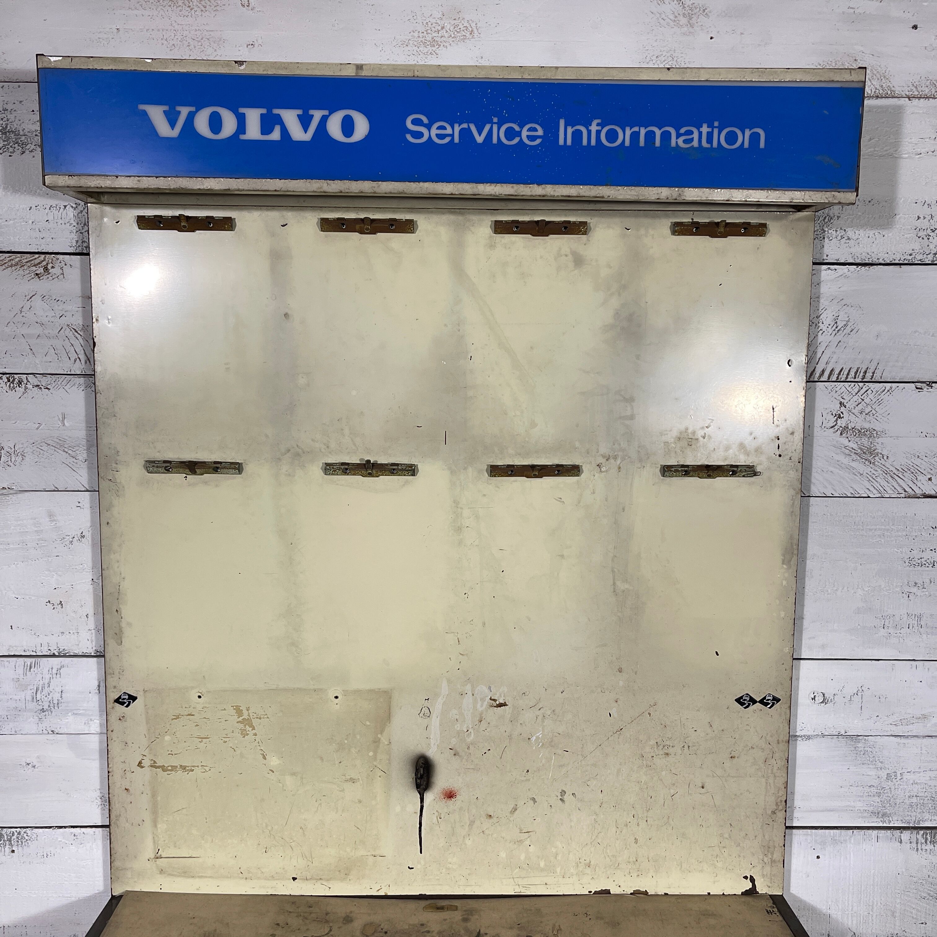 Meuble d’atelier Volvo