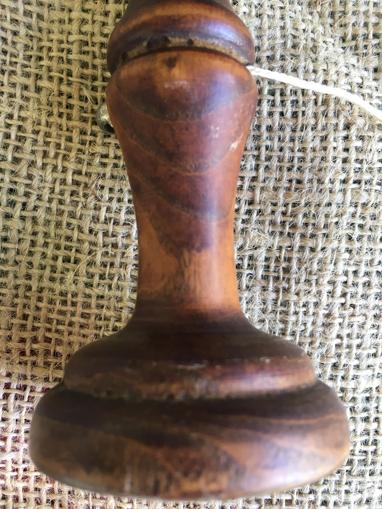 Bilboquet ancien en bois de noyer
