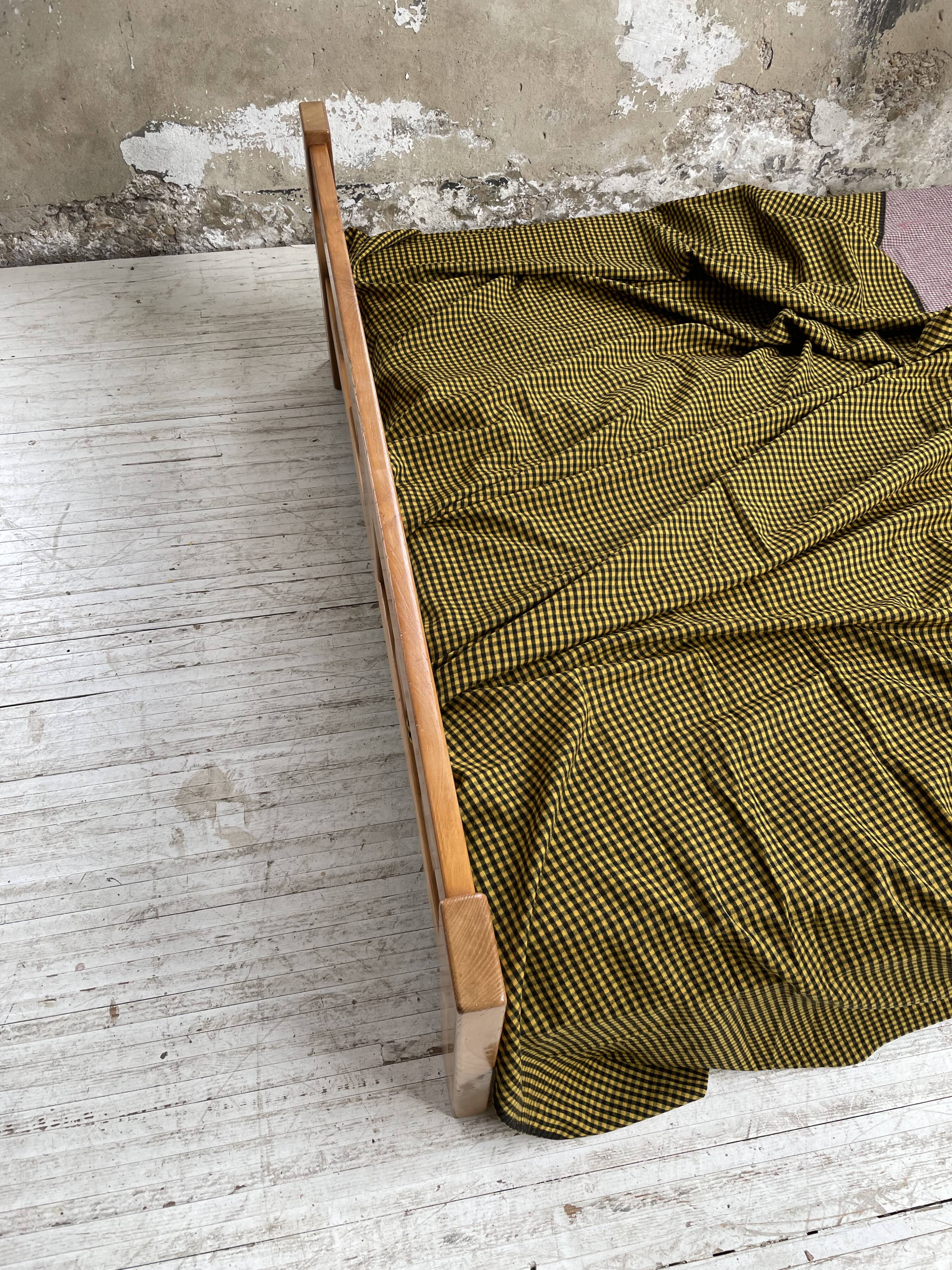 Maison Regain solid double bed 140 cm