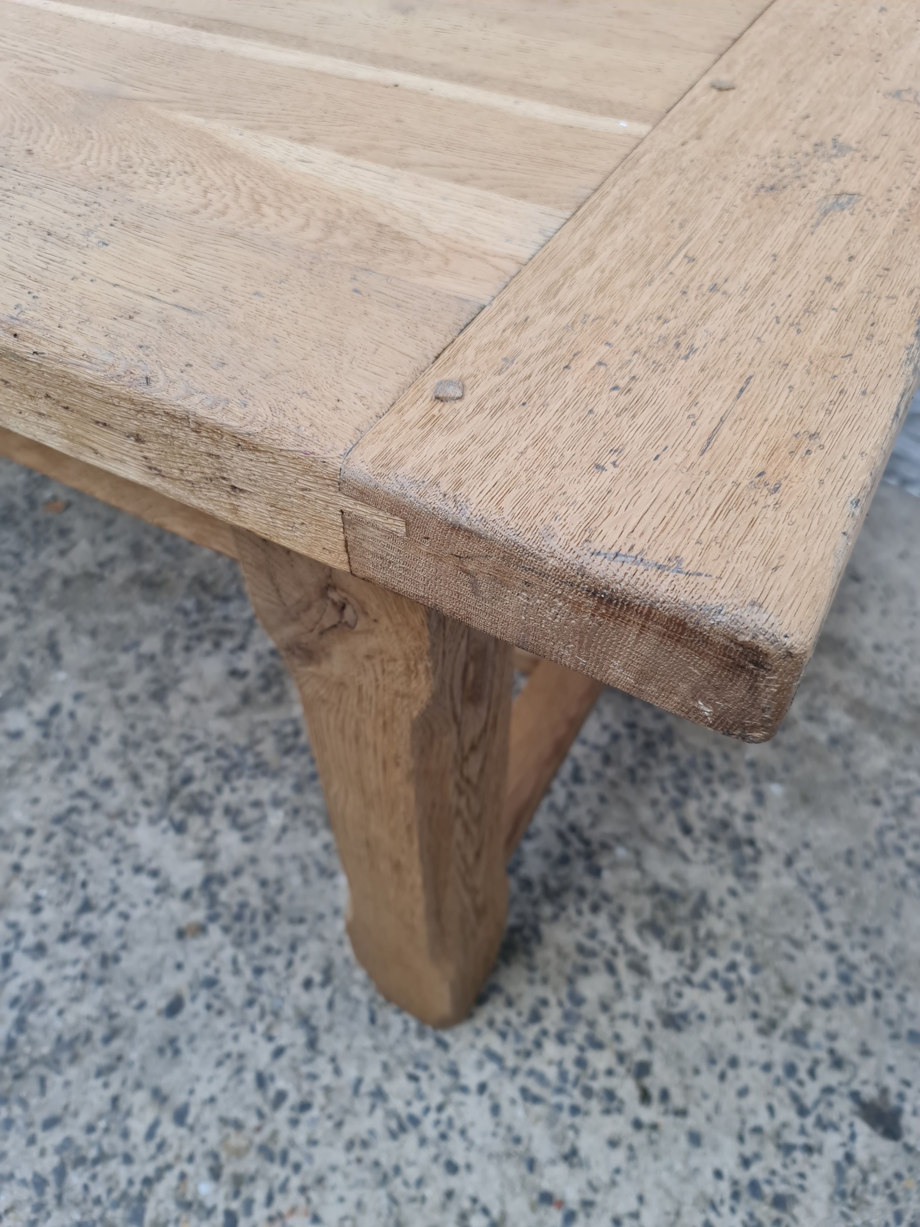 Rectangular table in raw oak