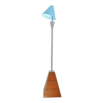 Pyramidal floor lamp