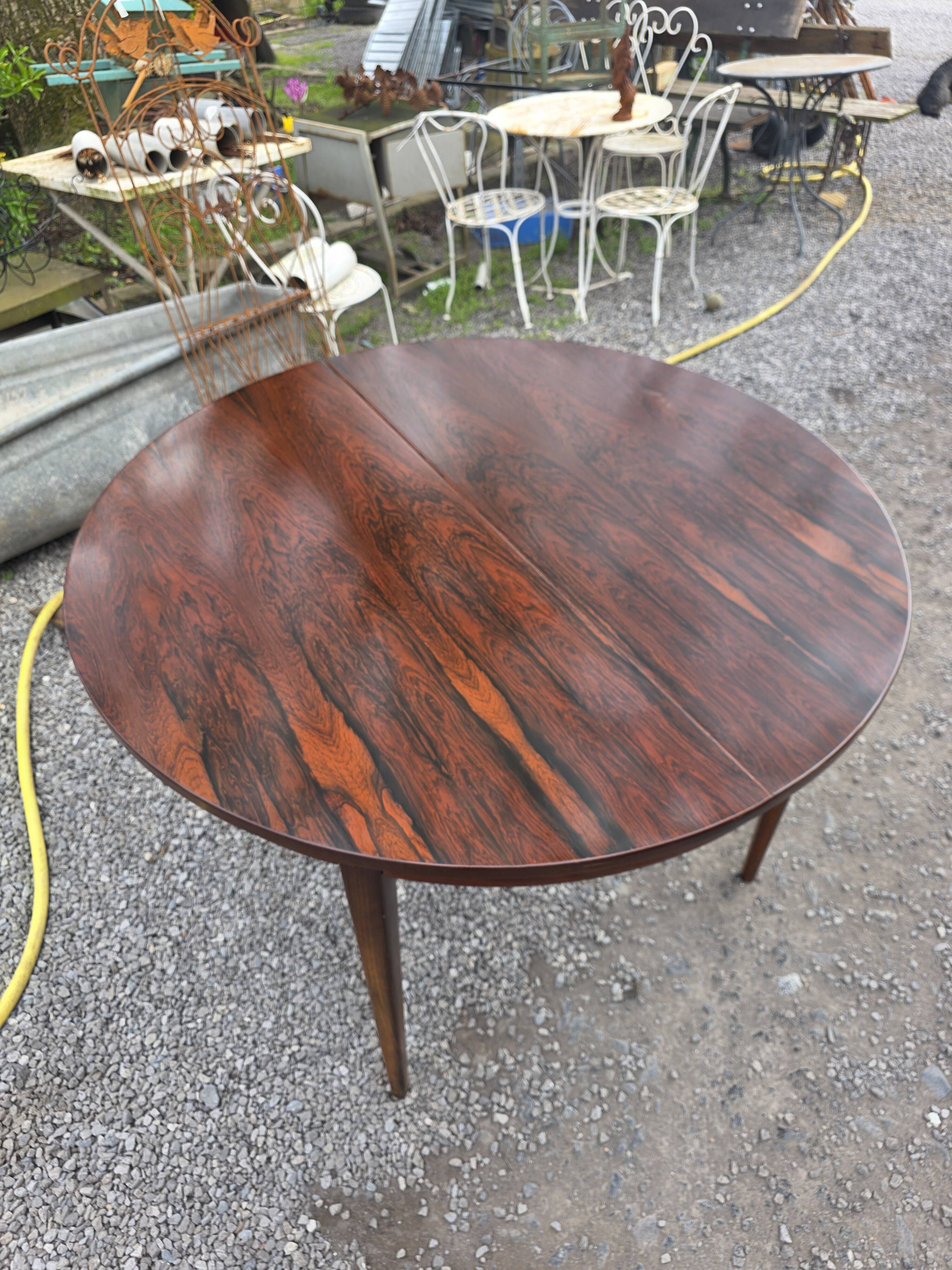 Scandinavian extendable table in rosewood from the 1960s, butterfly extension.