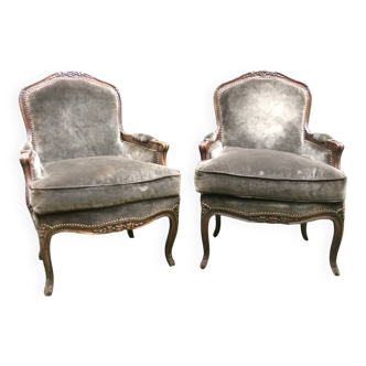 Paire de bergères de style louis XV en bois mouluré et sculpté