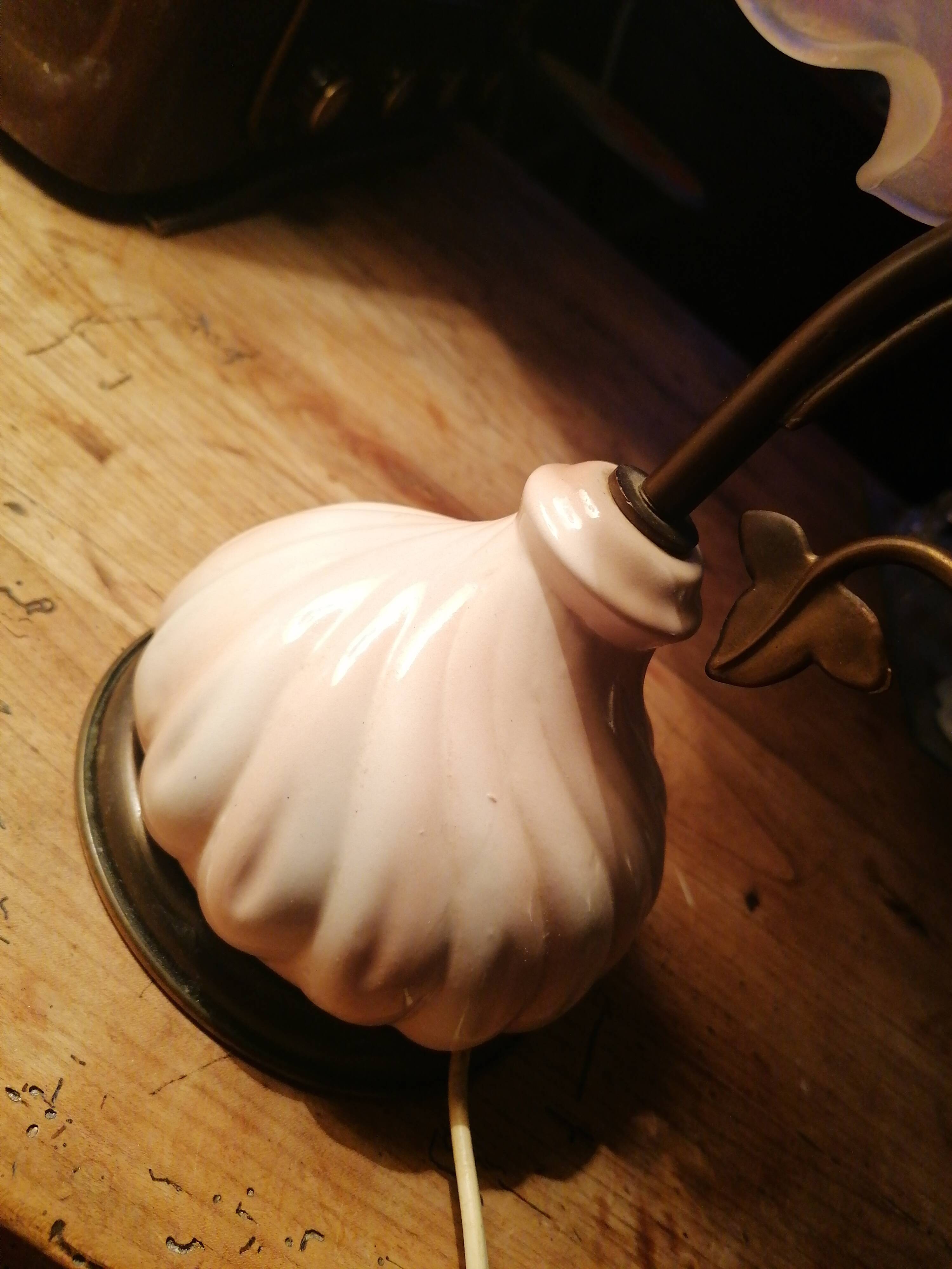 Retro lamp in brass and pink ceramic