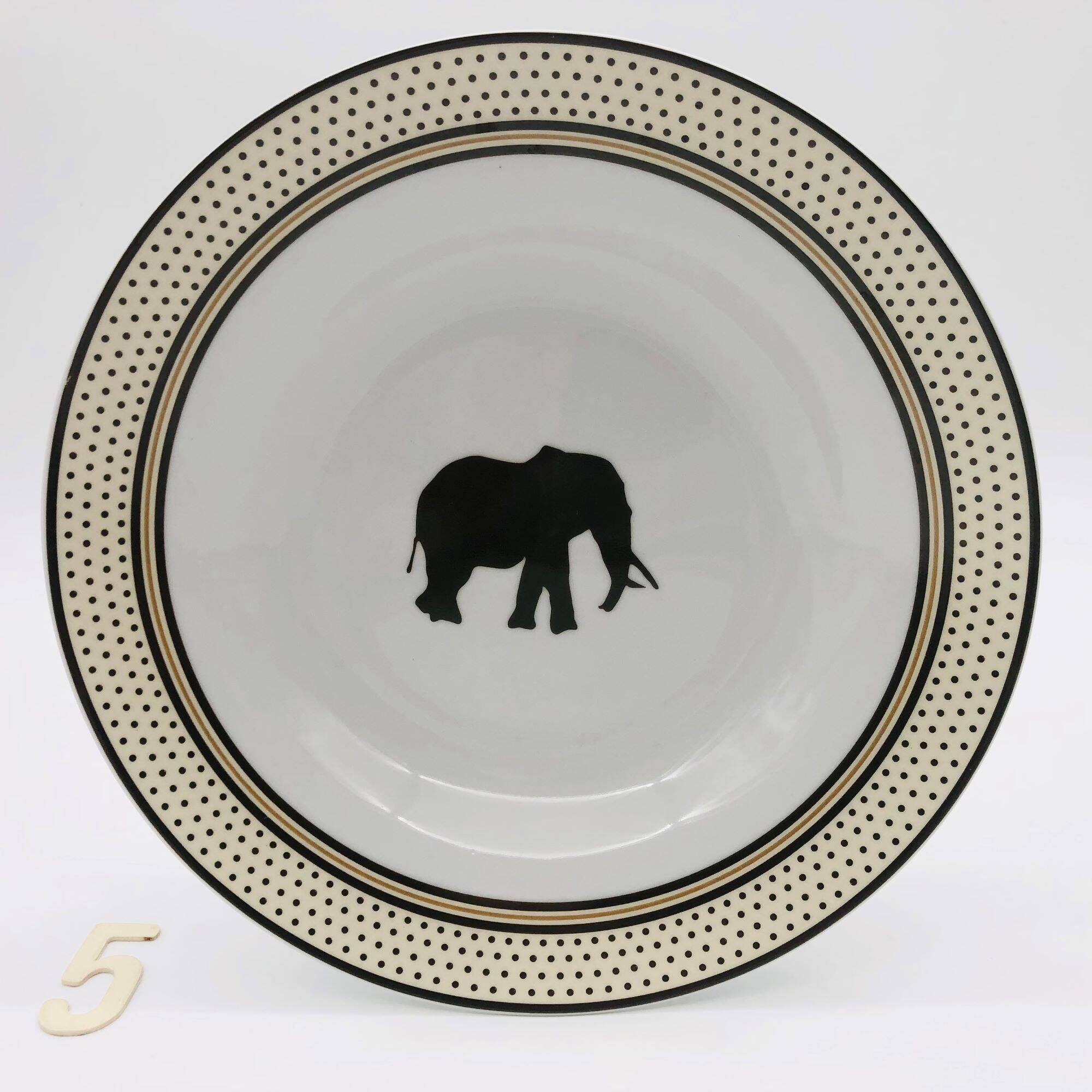 6 Porcelain soup plates, Safari.