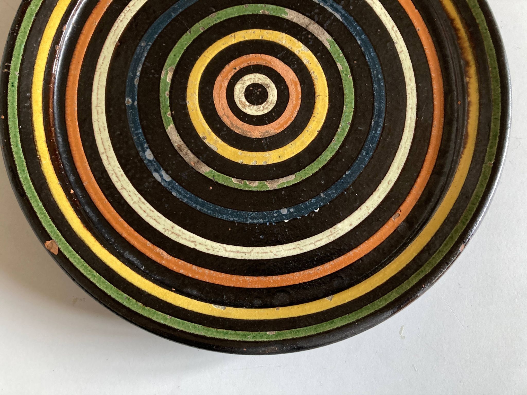 Plat vide poche cible XXL en terre vernissée de Marnaz 1950