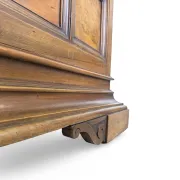 Elegant antique Italian chest of drawers, dating from the 20th century