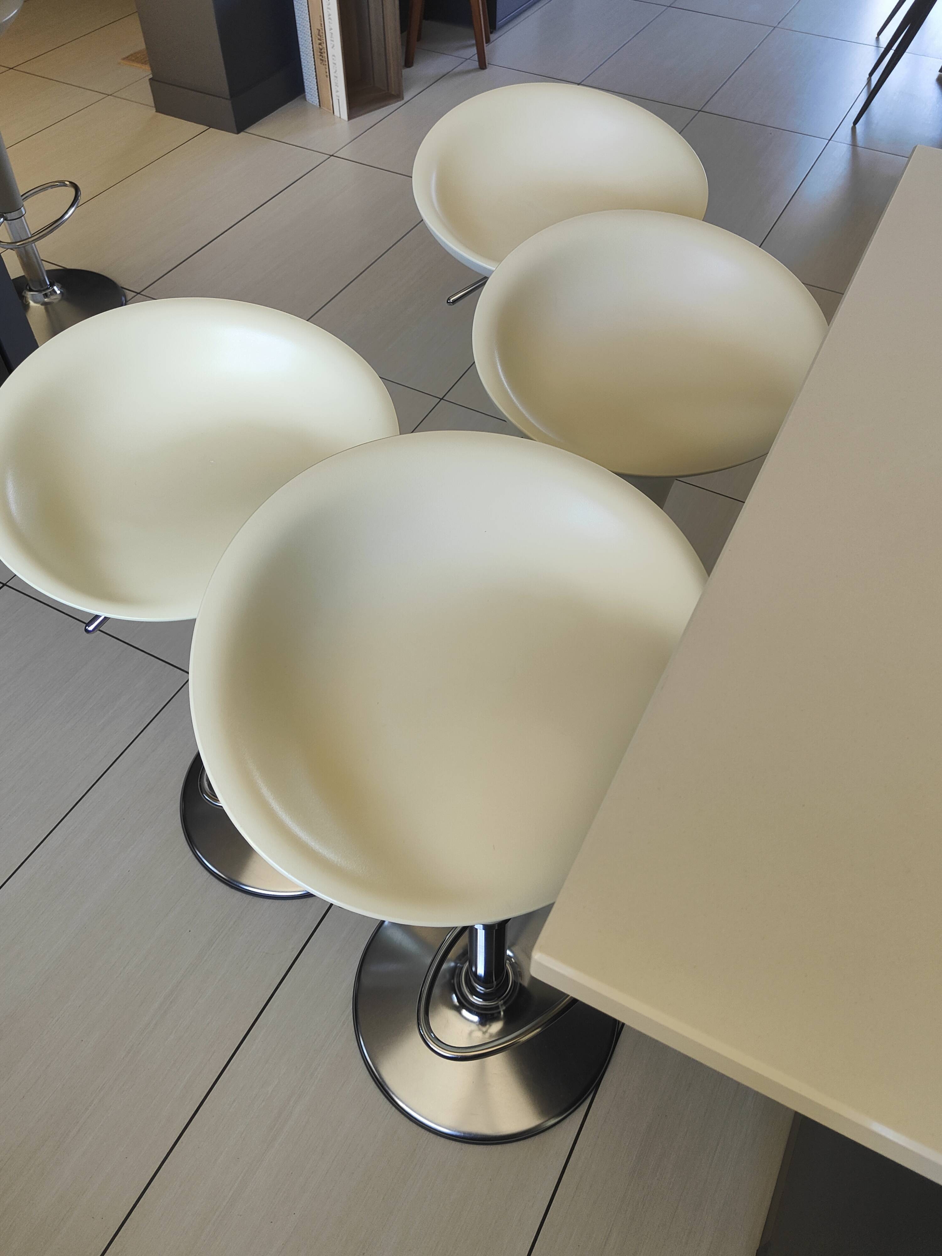 Lot de 4 tabourets Magis Bombo Stefano Giovannoni Blanc-Authentiques-TBE