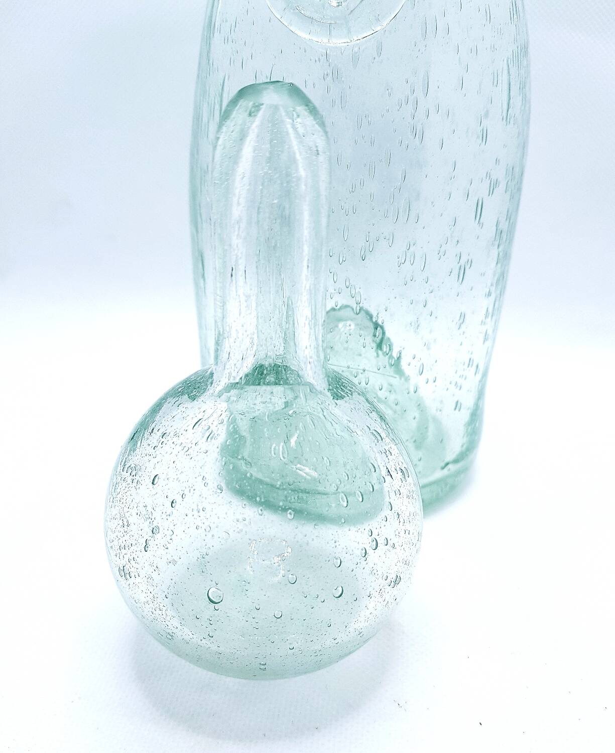 Carafe en verre soufflé bouche Biot