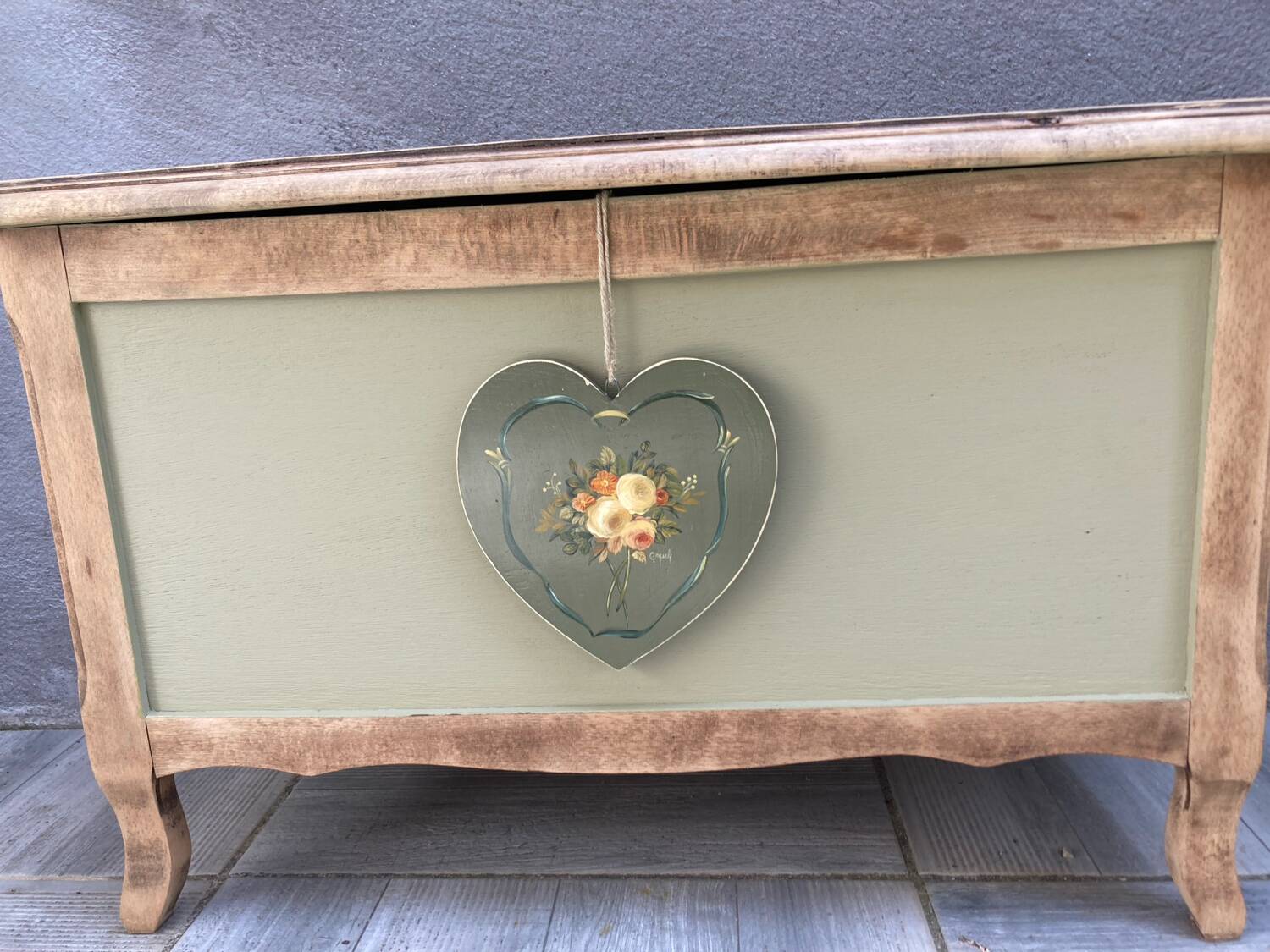 Vintage khaki chest and its removable Slavic heart